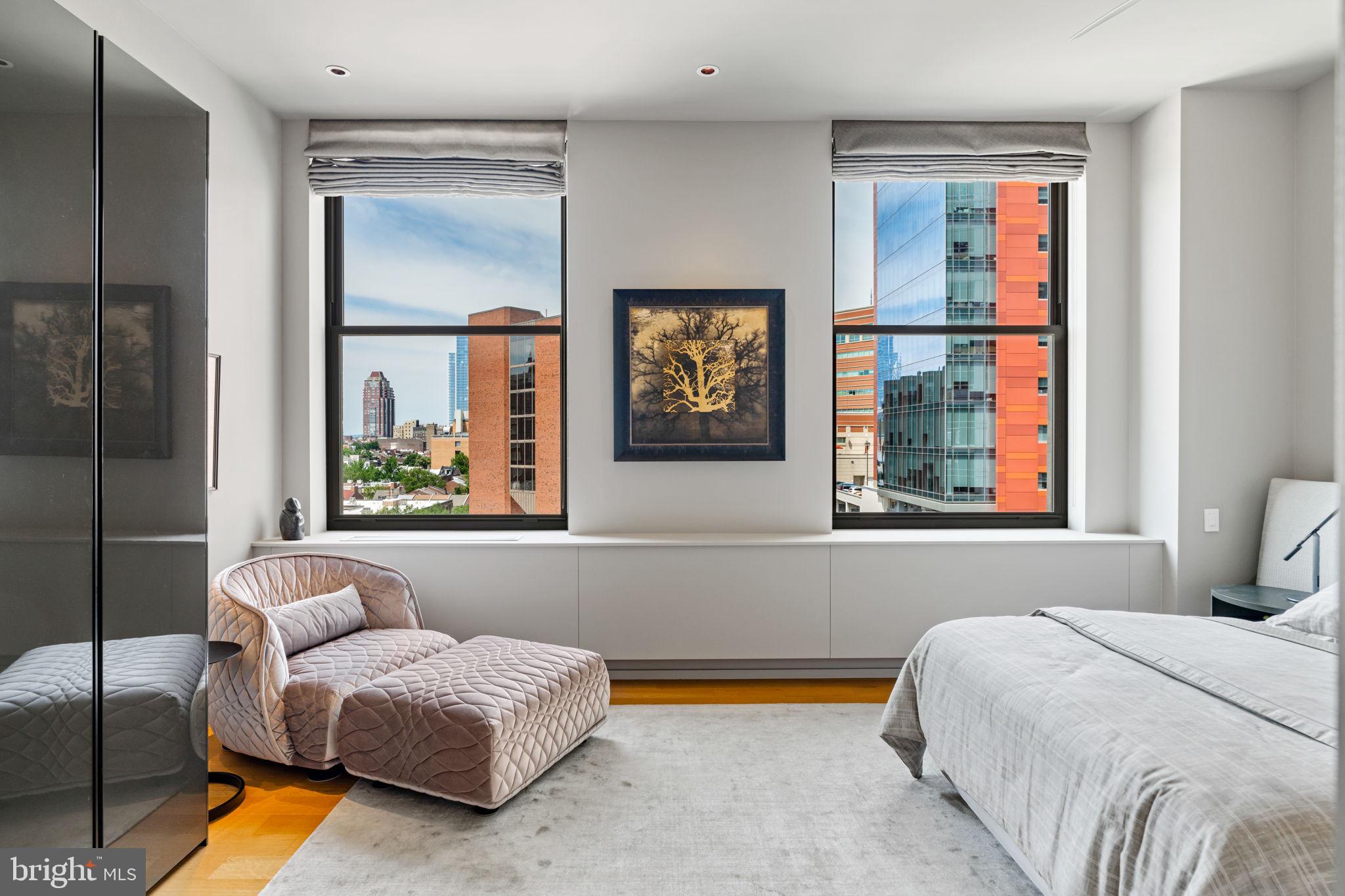 SOCIETY HILL - Residential