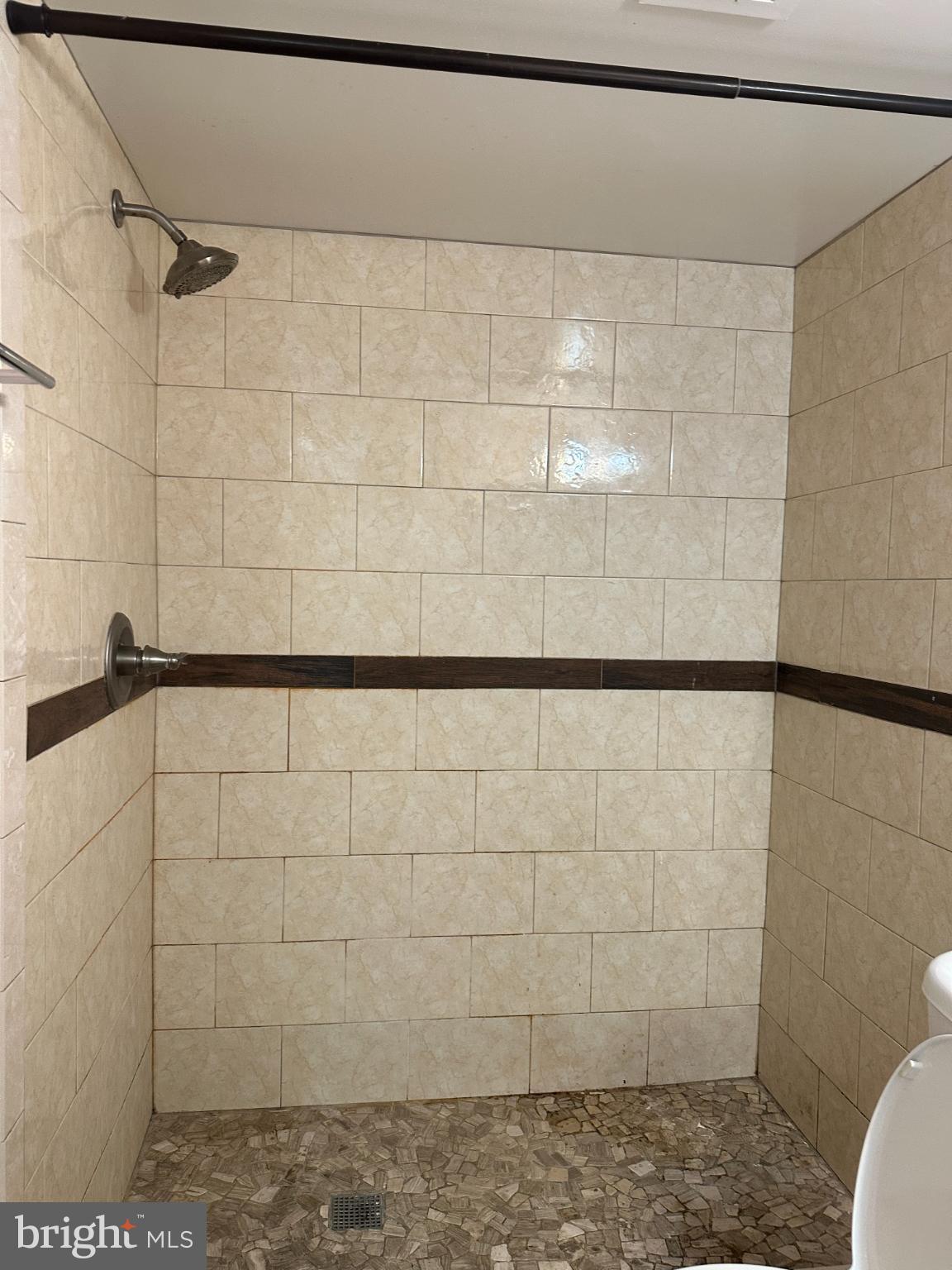 BURKE MILL COVE - Residential Lease