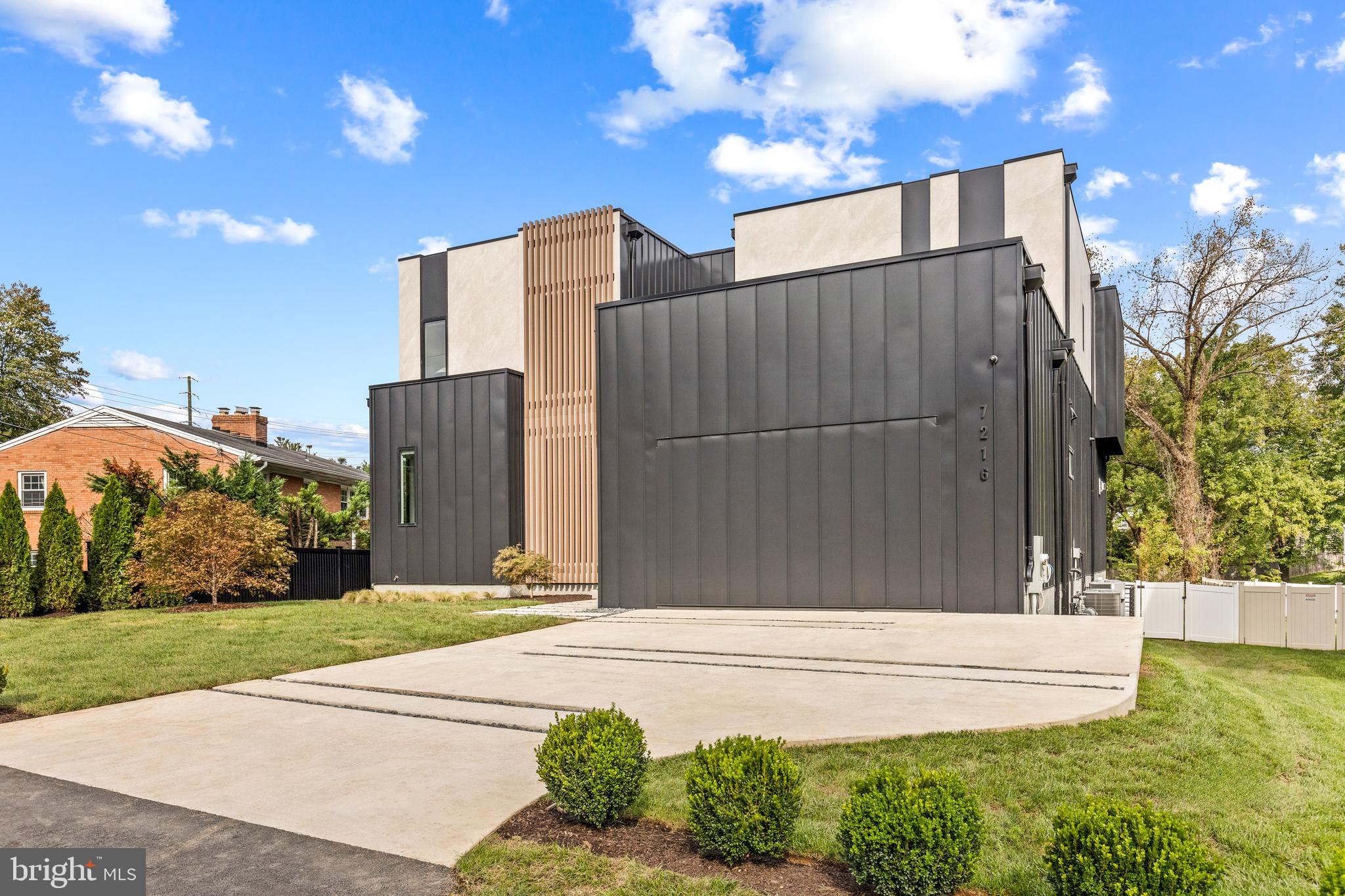 7216 DAVIS COURT
