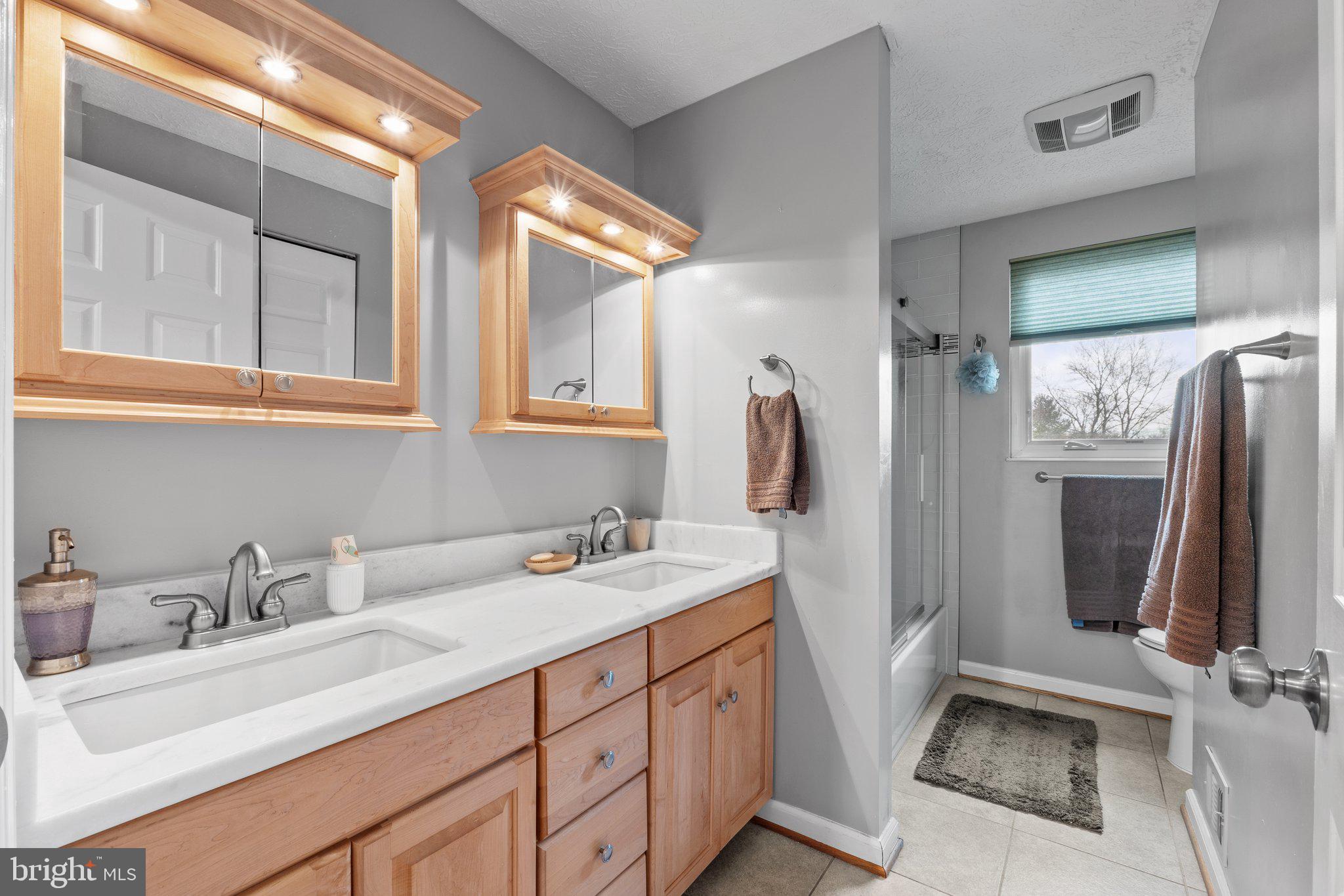 SENECA CHASE - Residential