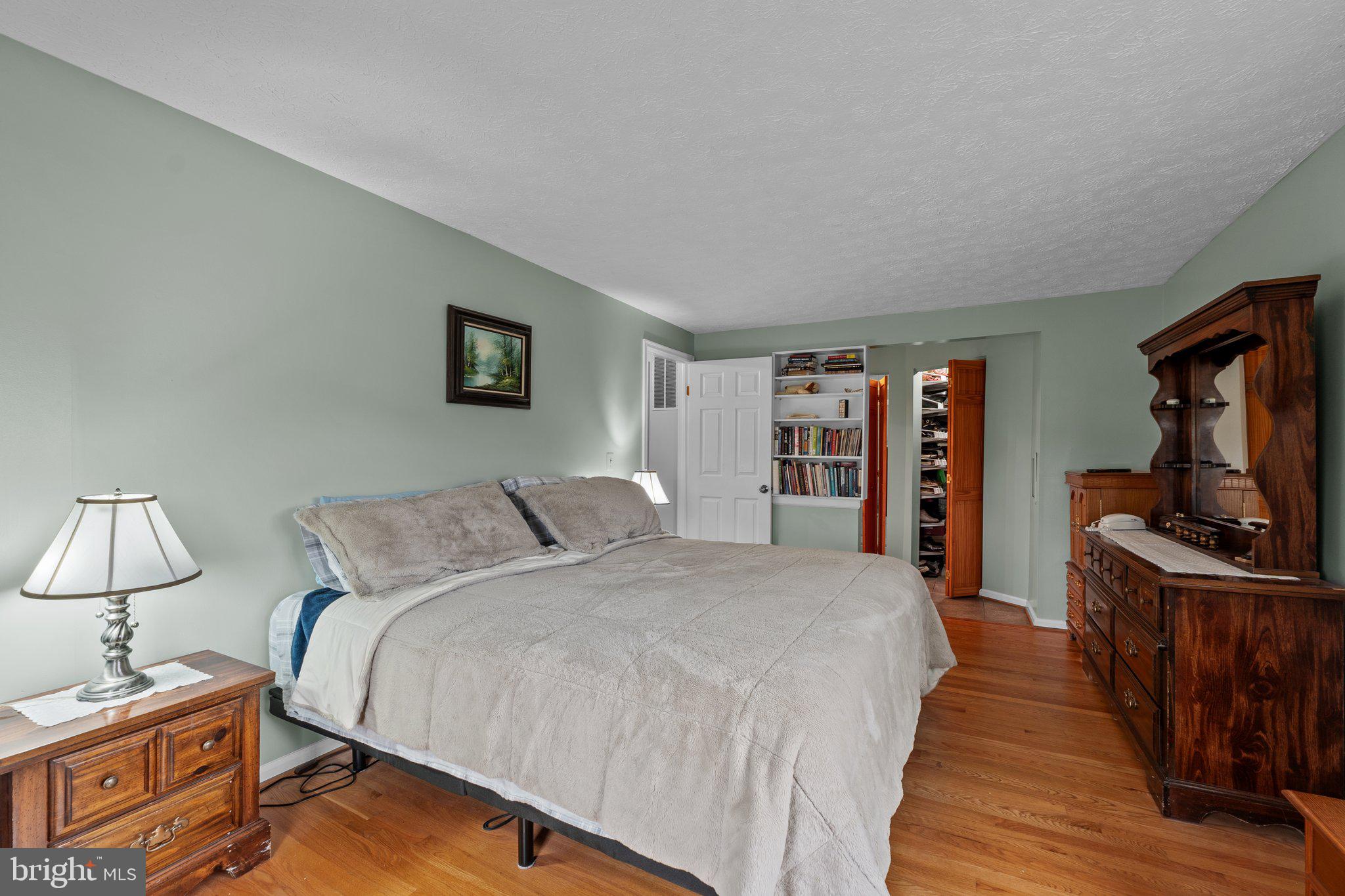 SENECA CHASE - Residential