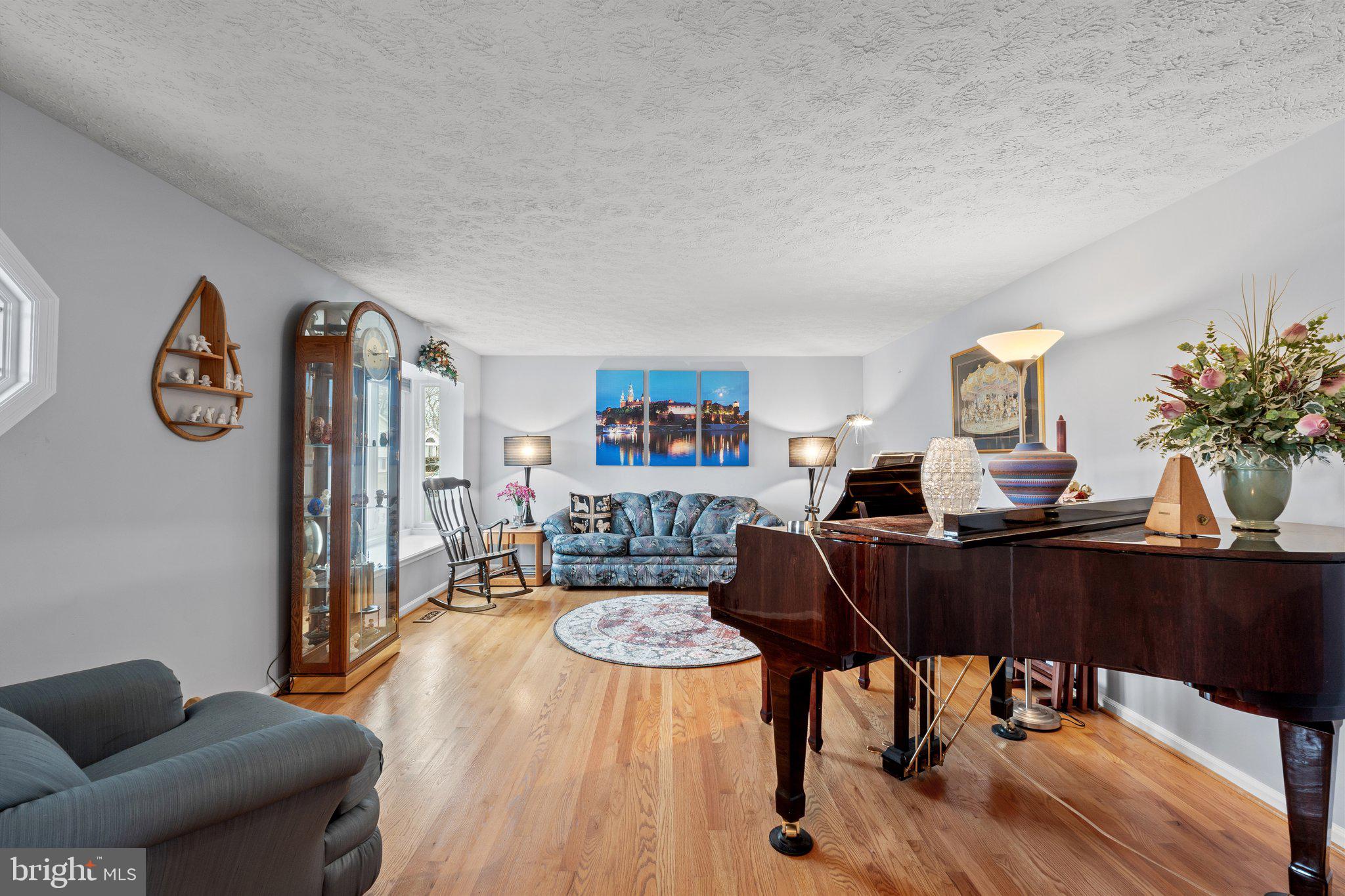 SENECA CHASE - Residential