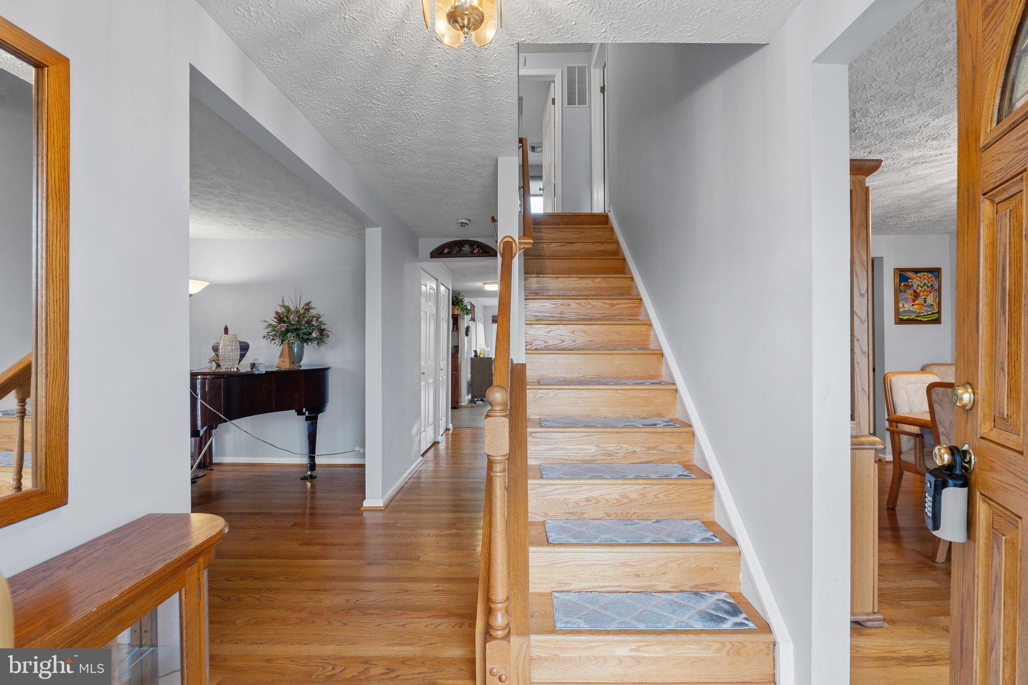 SENECA CHASE - Residential