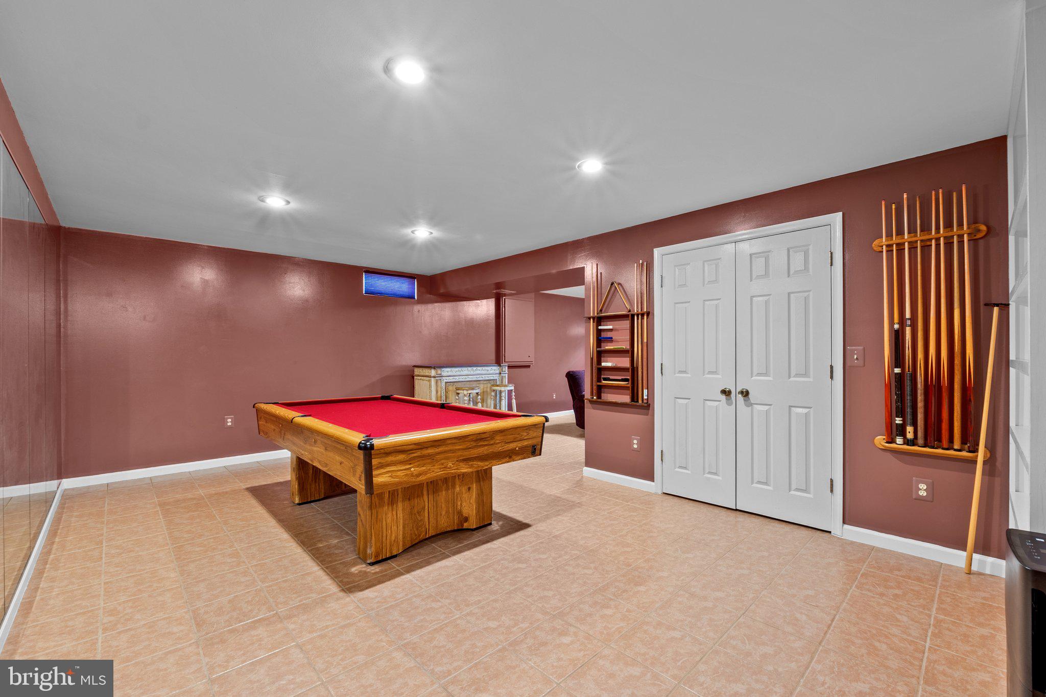 SENECA CHASE - Residential