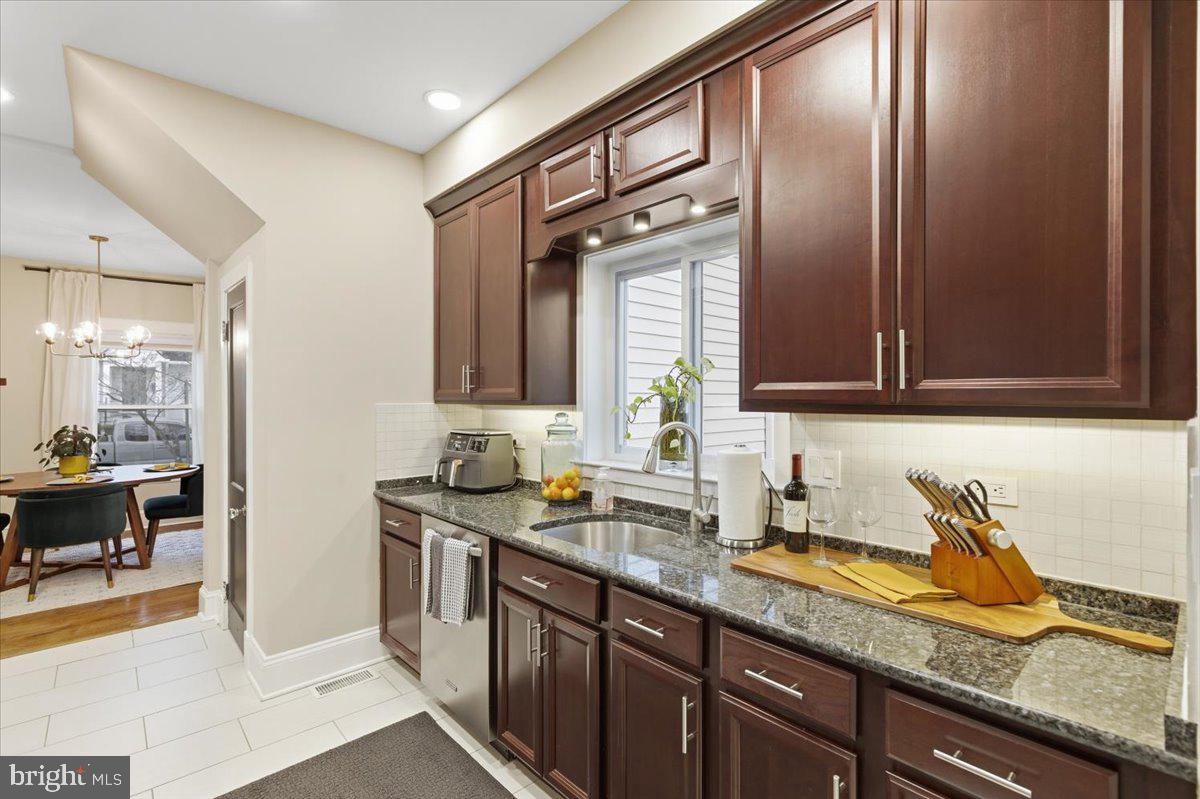 ADDISON HEIGHTS - Residential