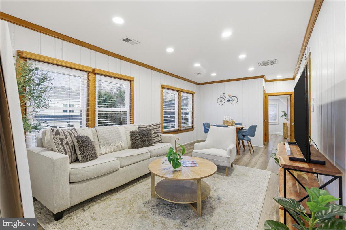 ADDISON HEIGHTS - Residential