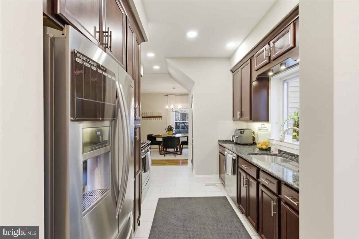 ADDISON HEIGHTS - Residential