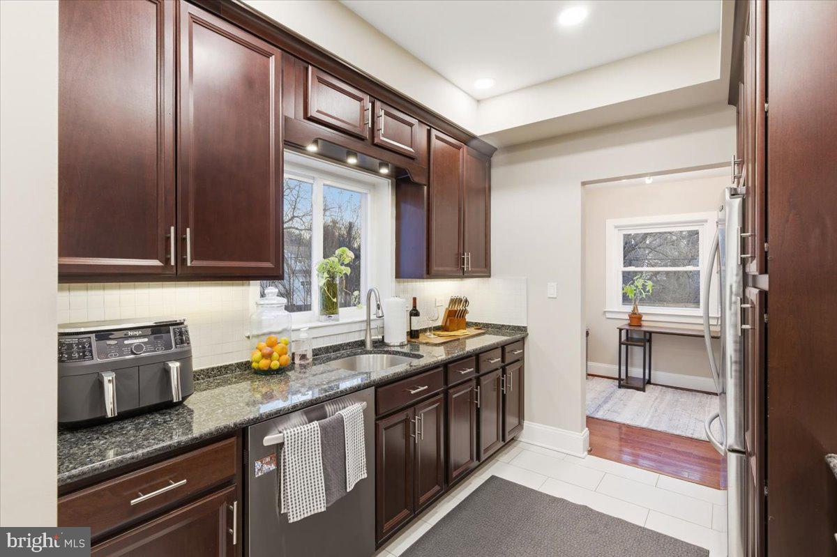 ADDISON HEIGHTS - Residential