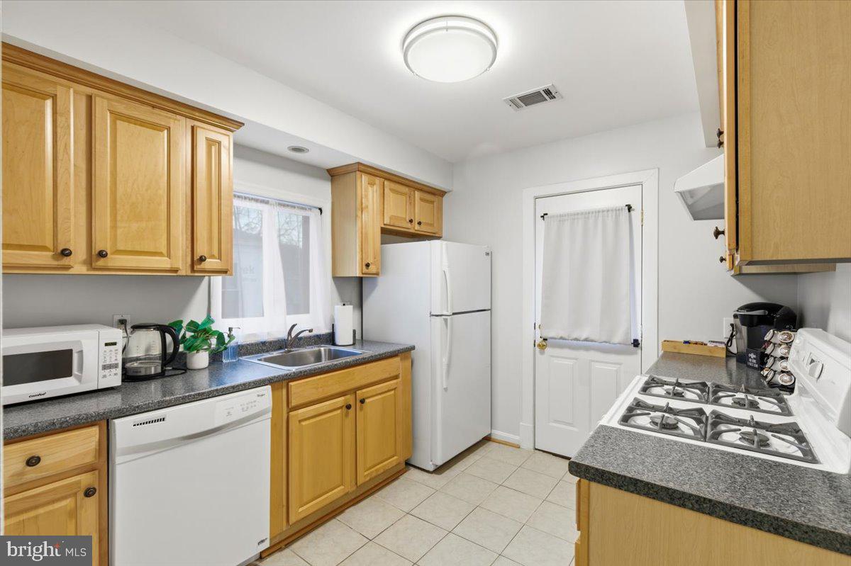 ADDISON HEIGHTS - Residential