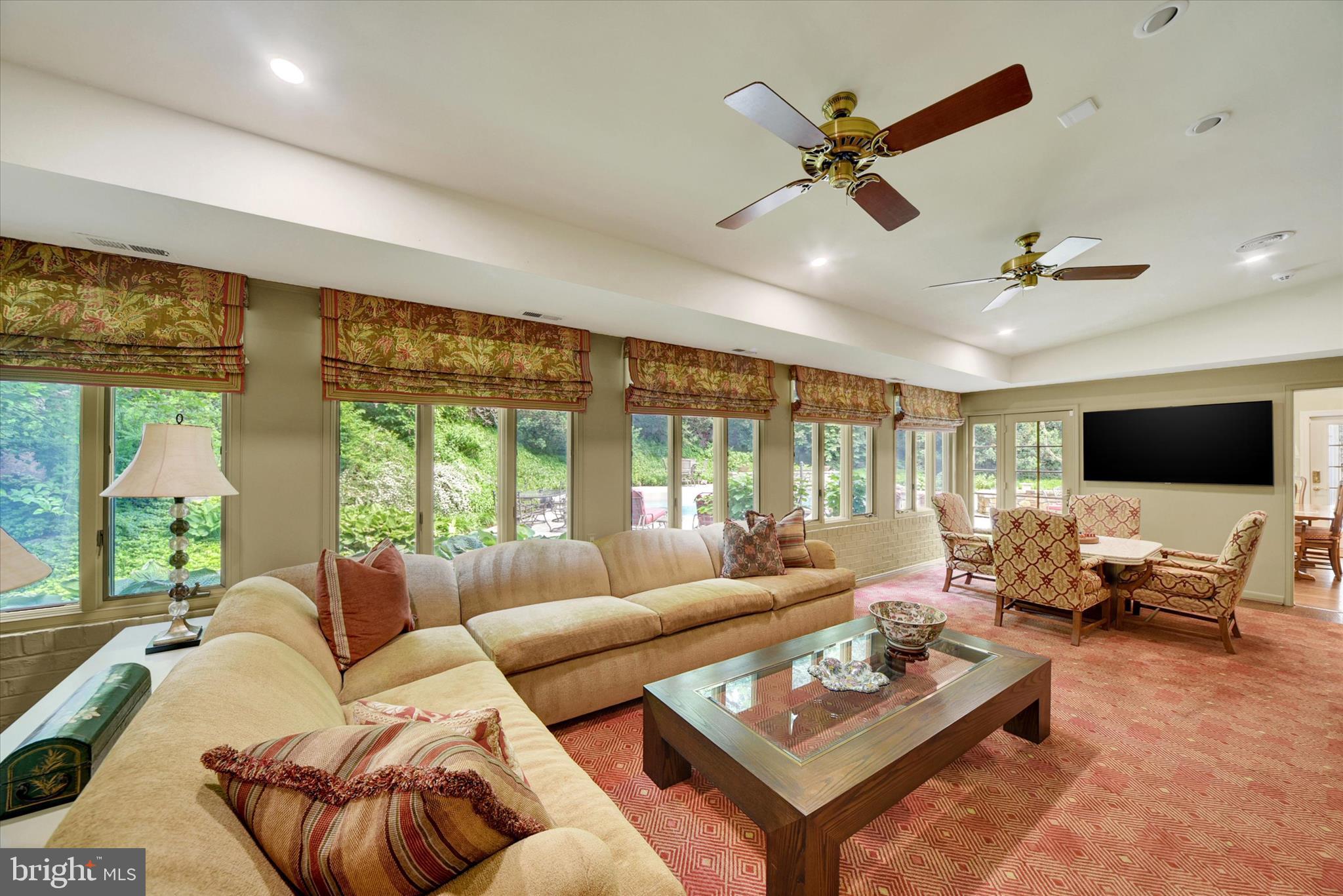 CAVESWOOD - Residential