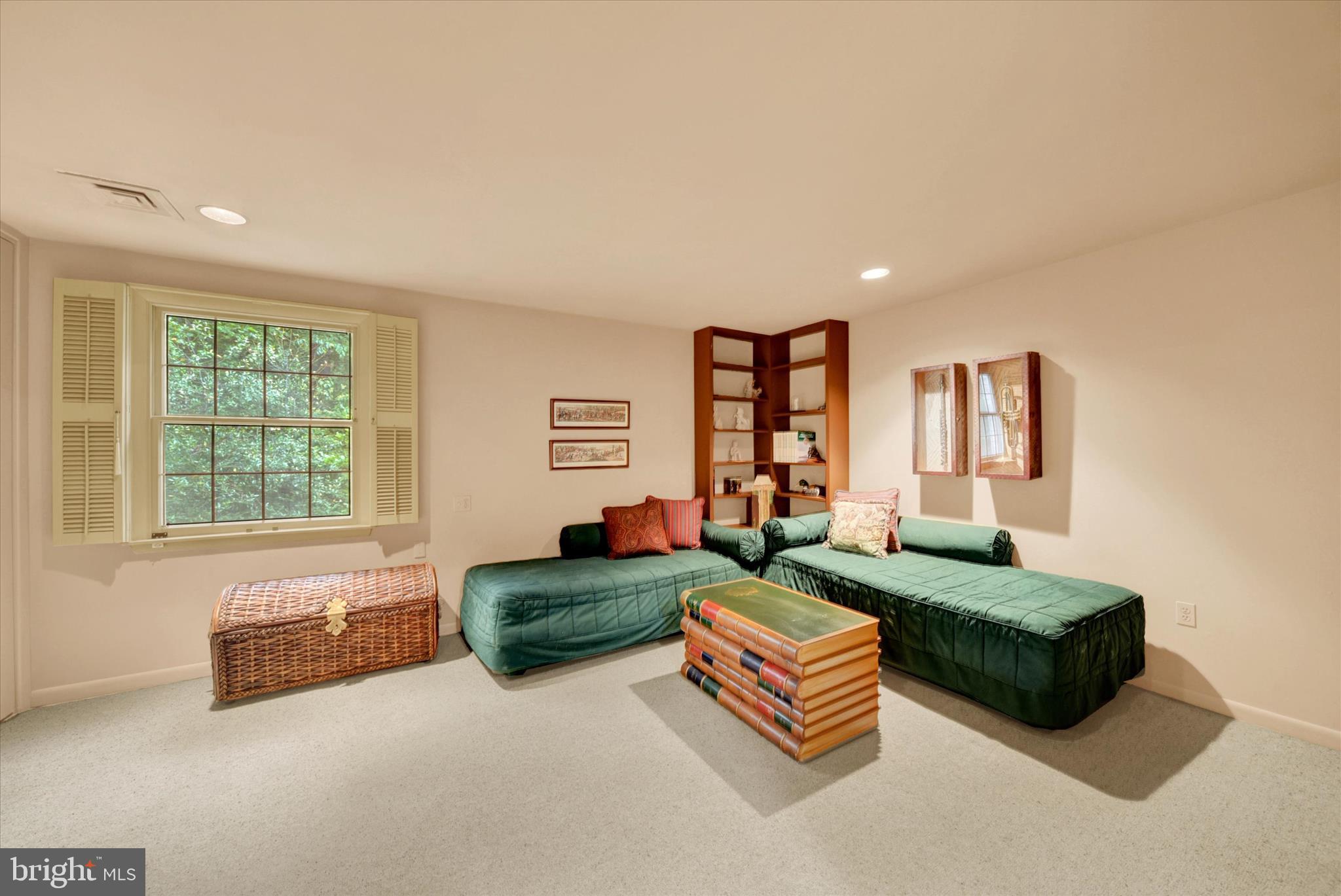 CAVESWOOD - Residential