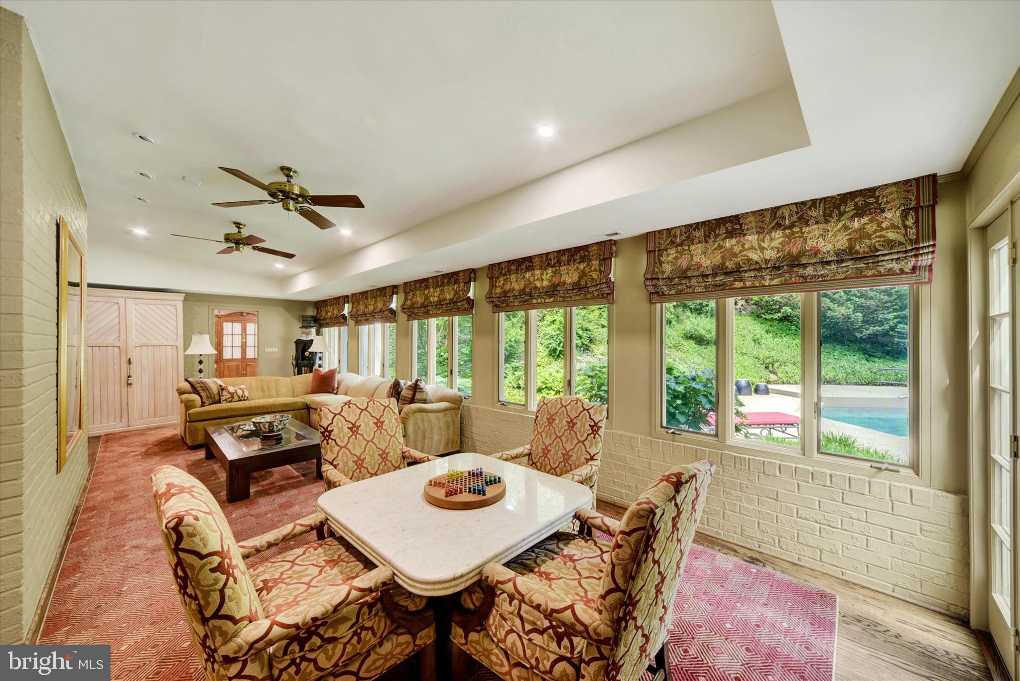 CAVESWOOD - Residential