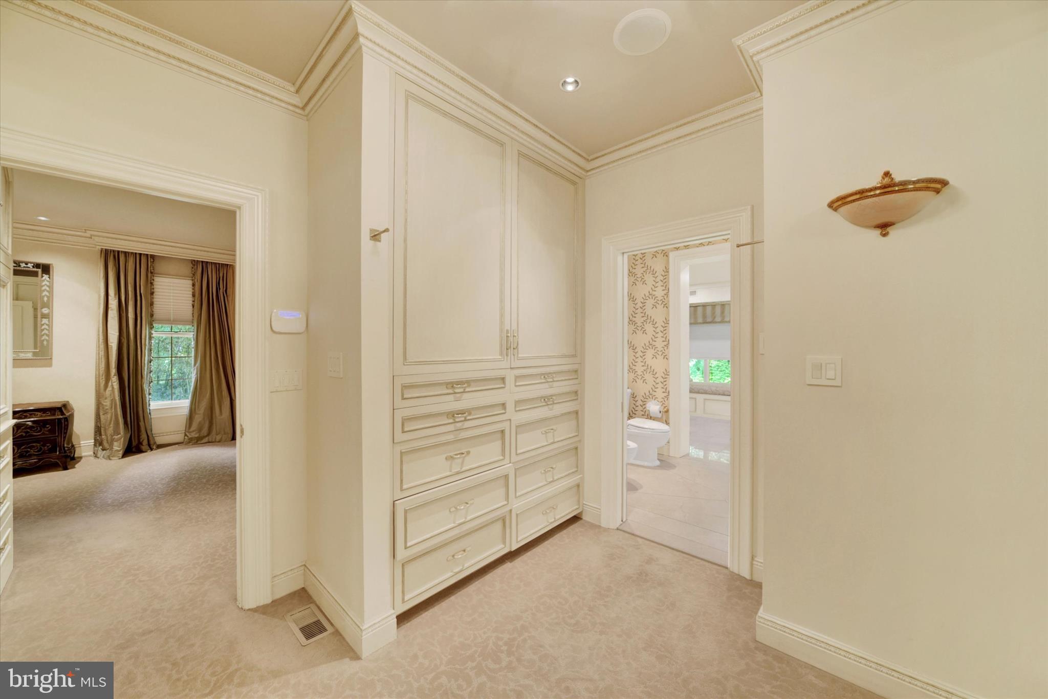 CAVESWOOD - Residential