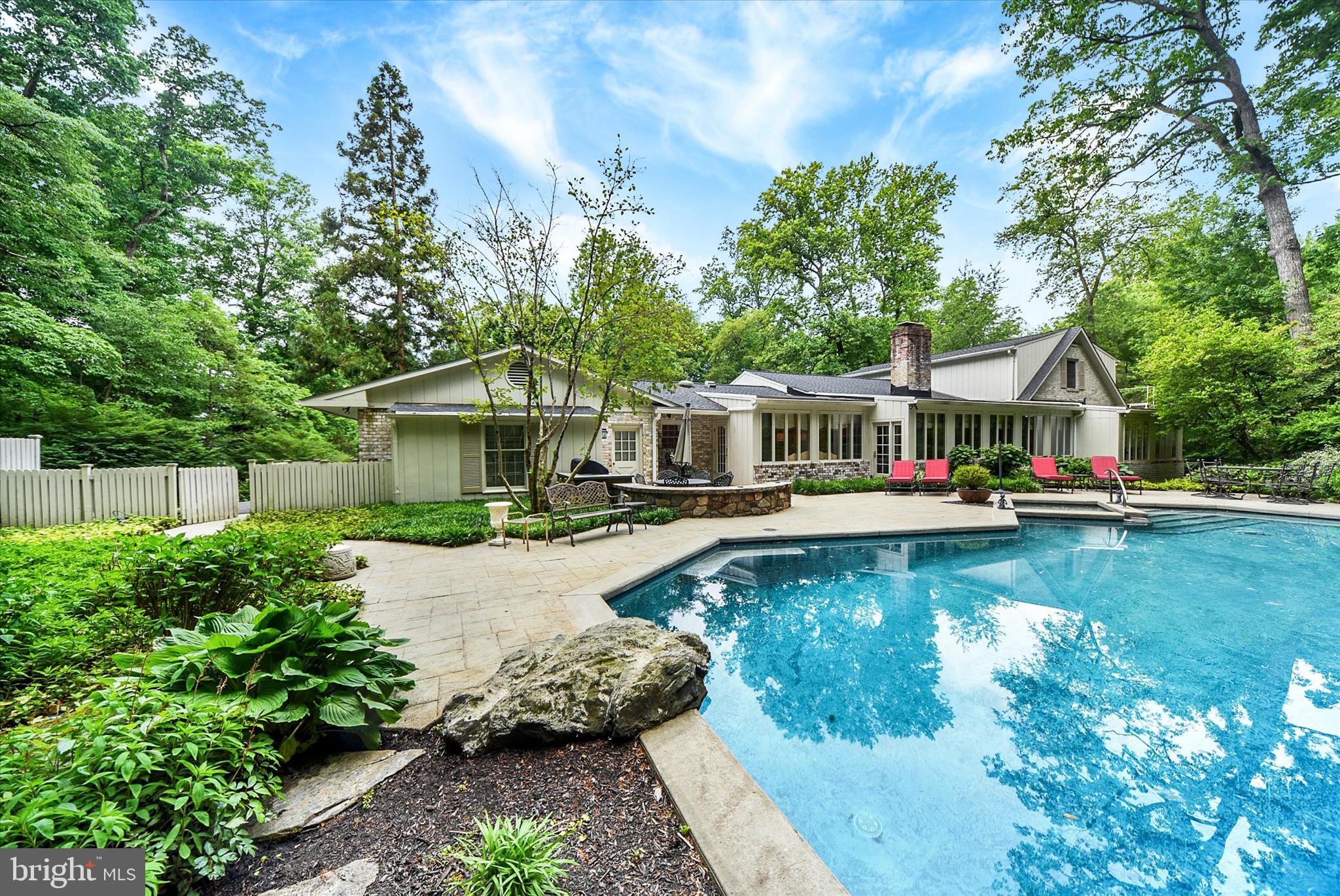 CAVESWOOD - Residential