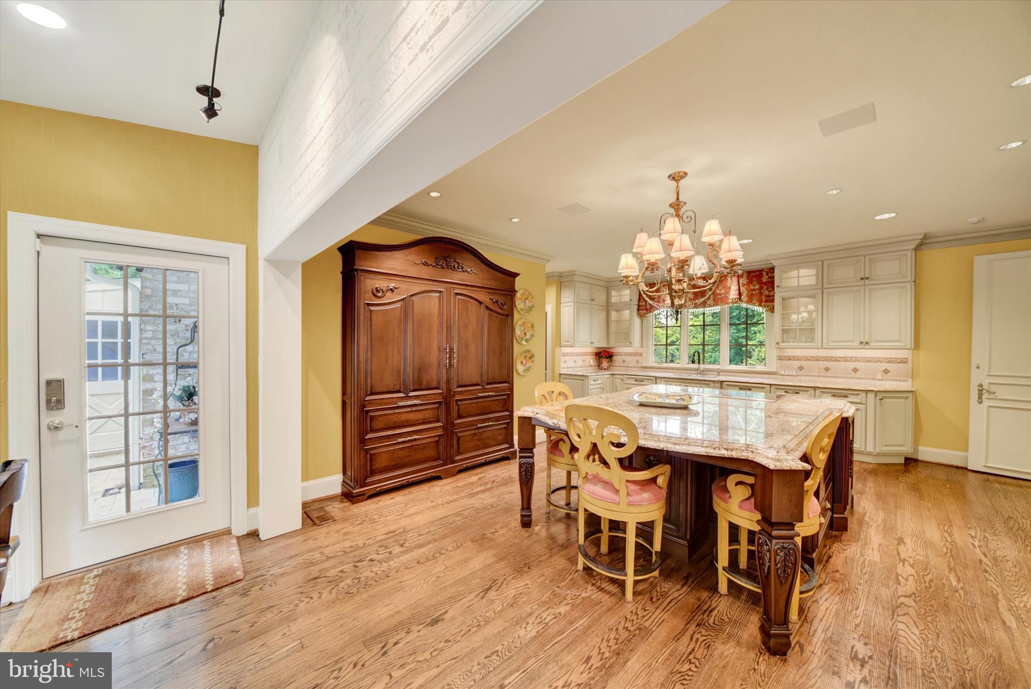 CAVESWOOD - Residential