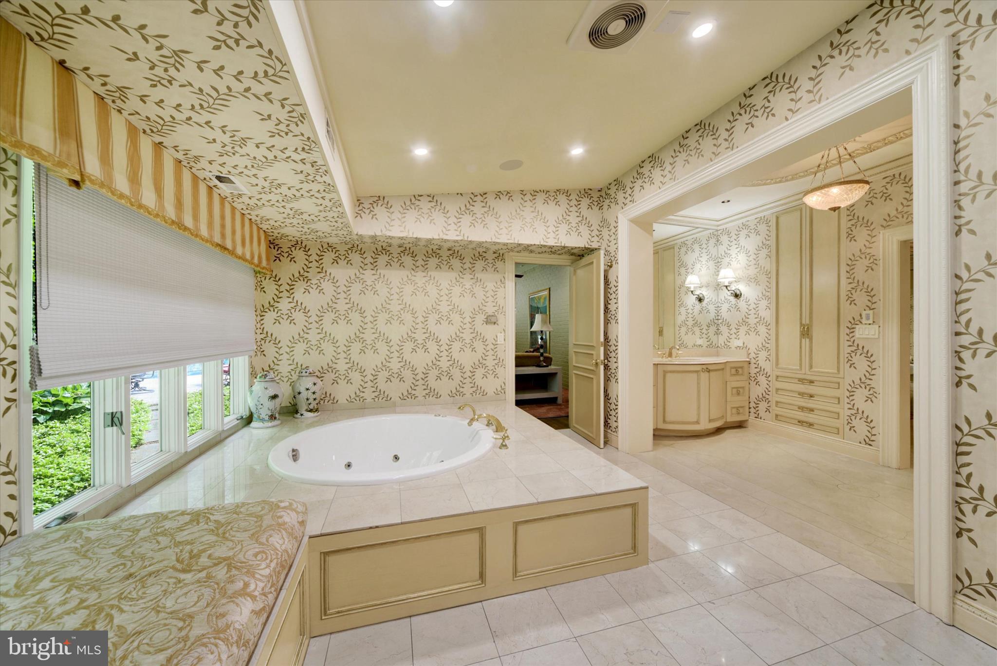 CAVESWOOD - Residential