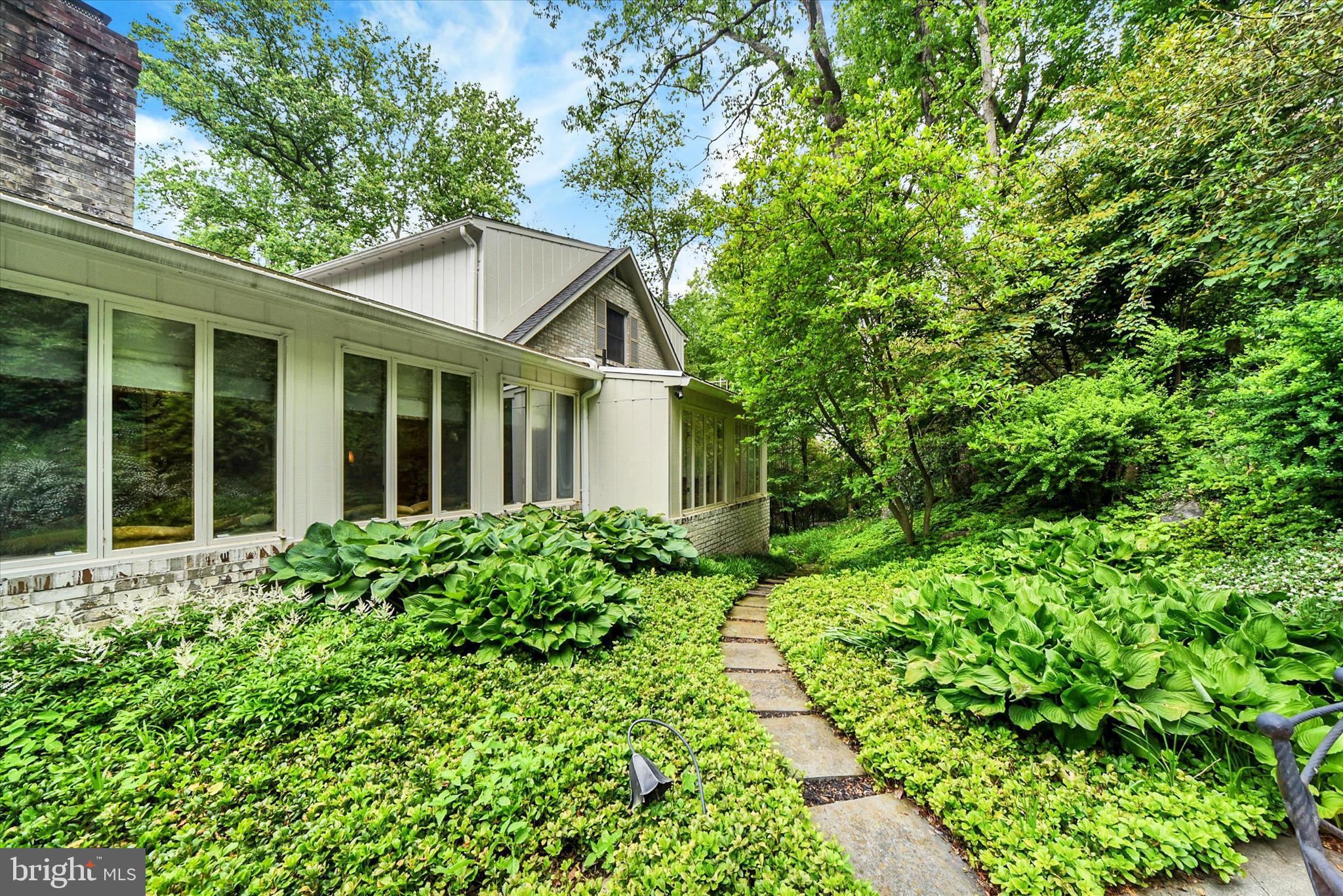 11 CAVESWOOD LANE