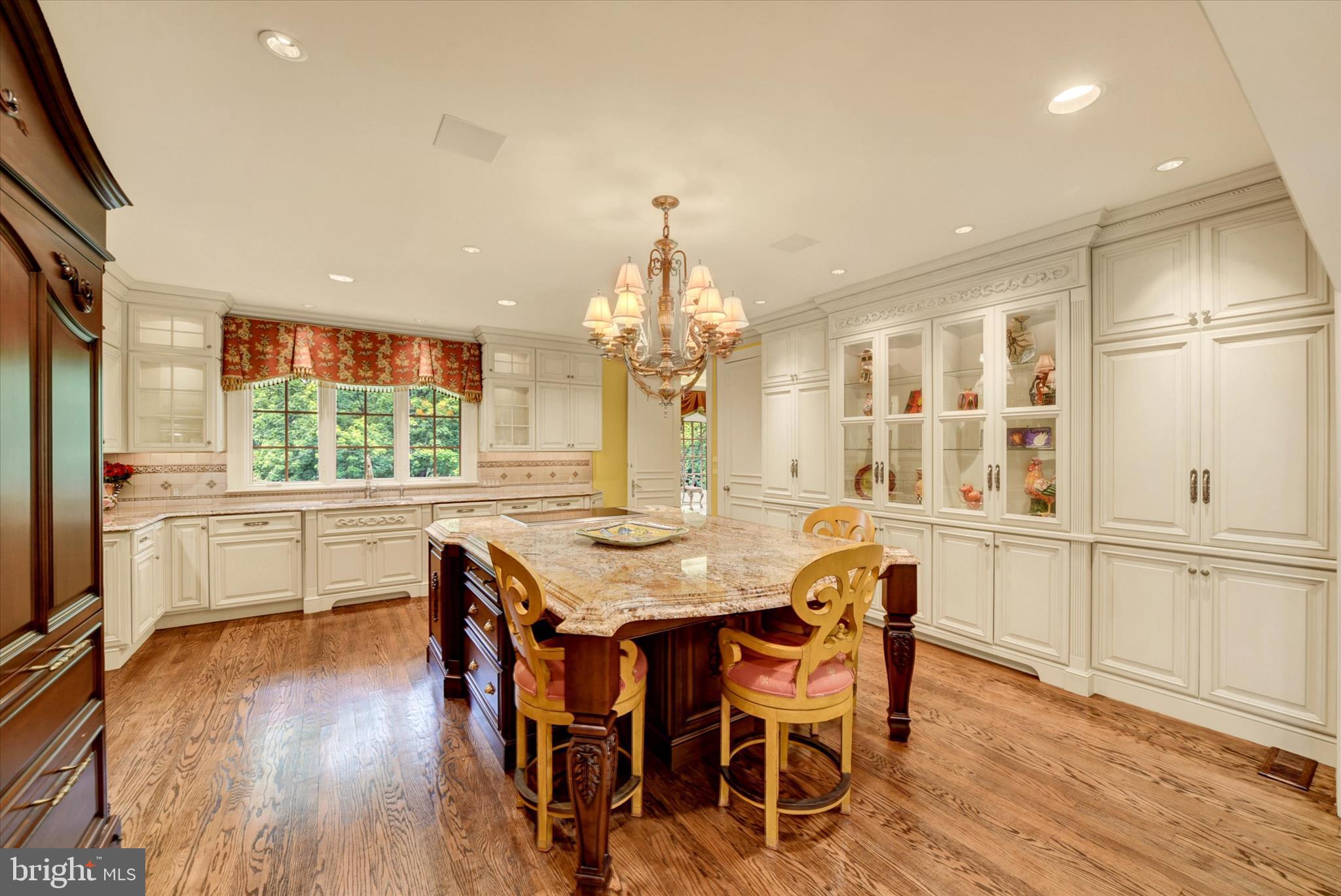 CAVESWOOD - Residential