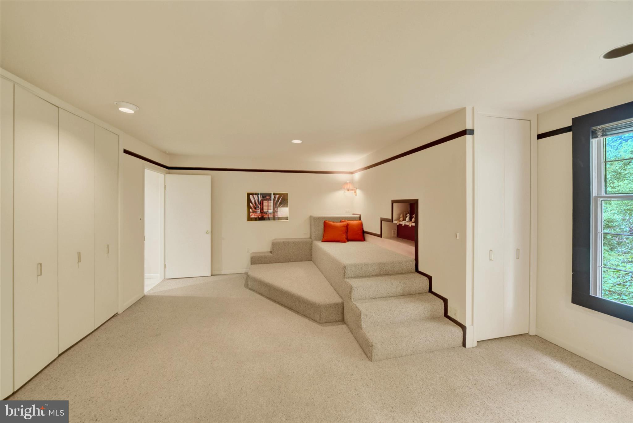 CAVESWOOD - Residential