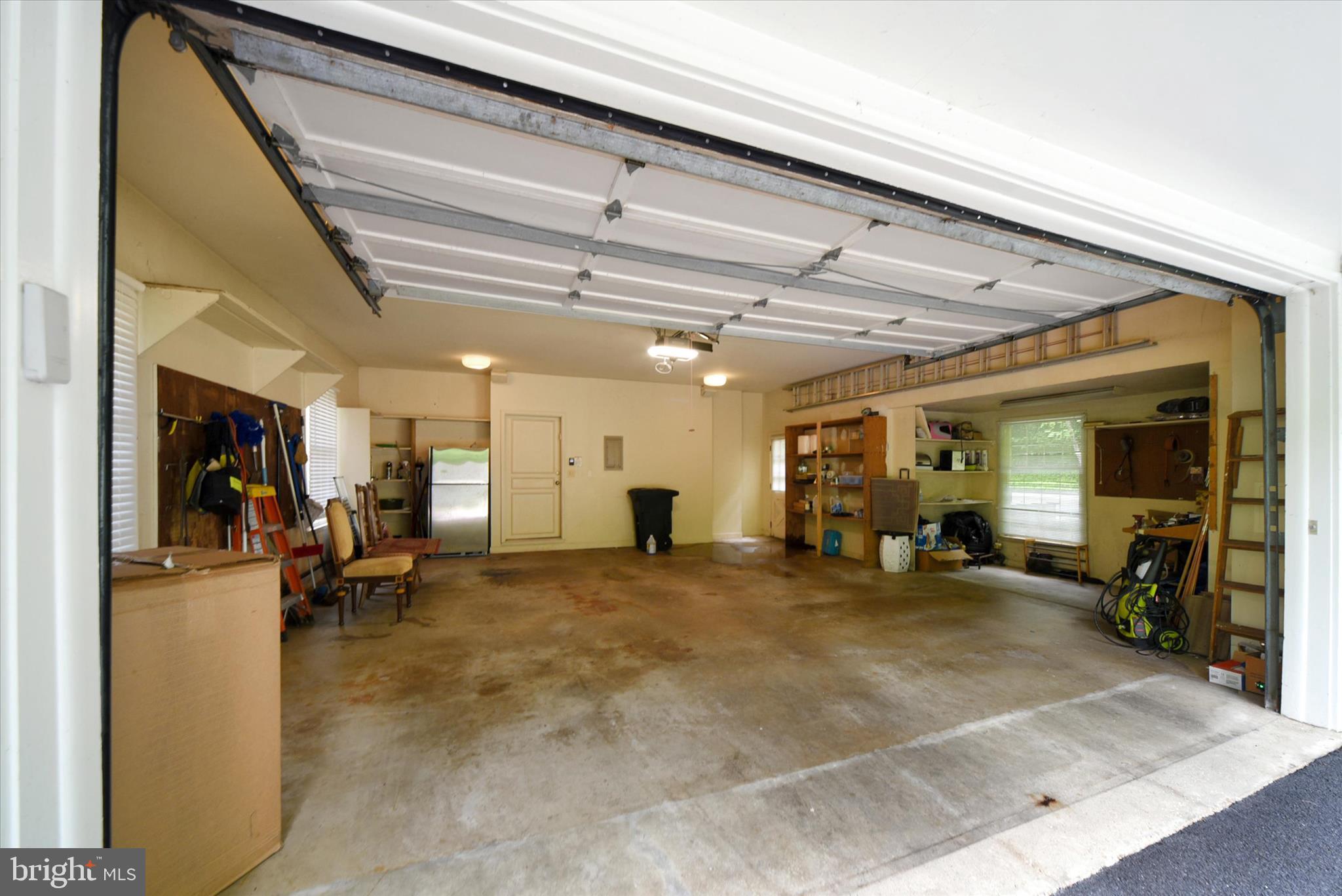 CAVESWOOD - Residential