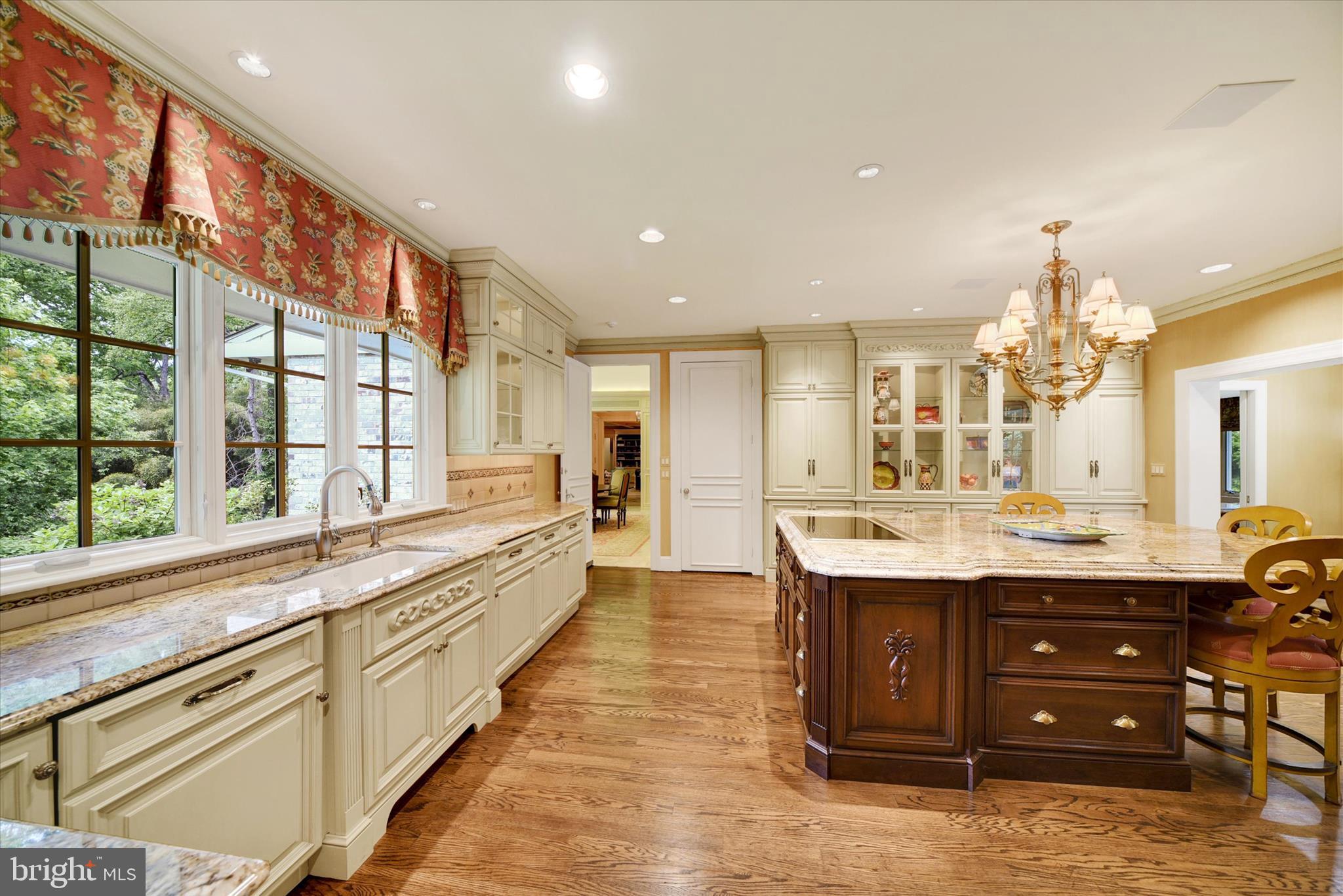 CAVESWOOD - Residential
