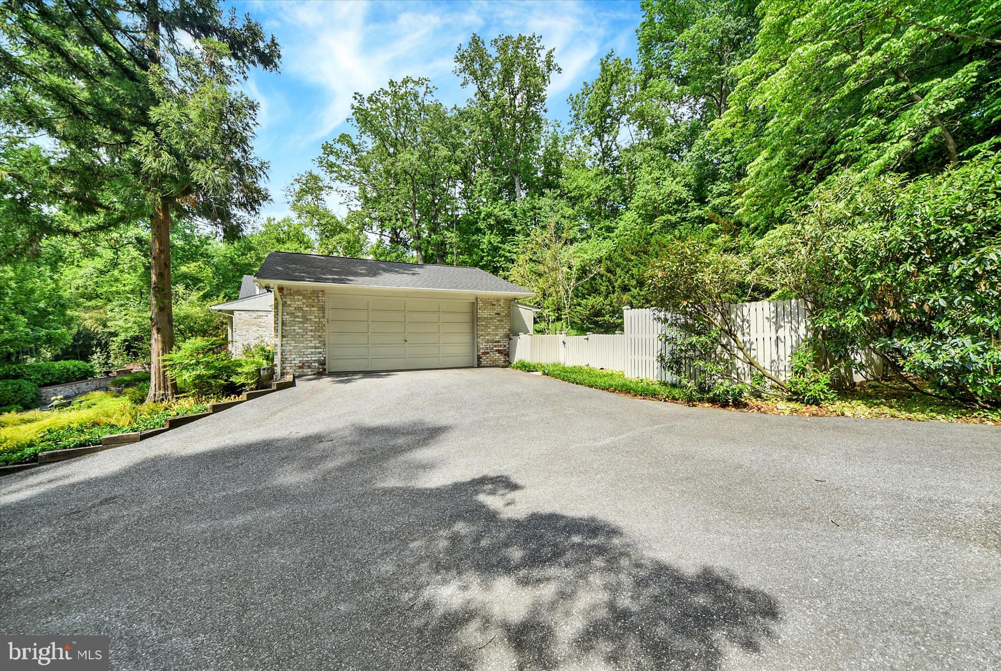 11 CAVESWOOD LANE