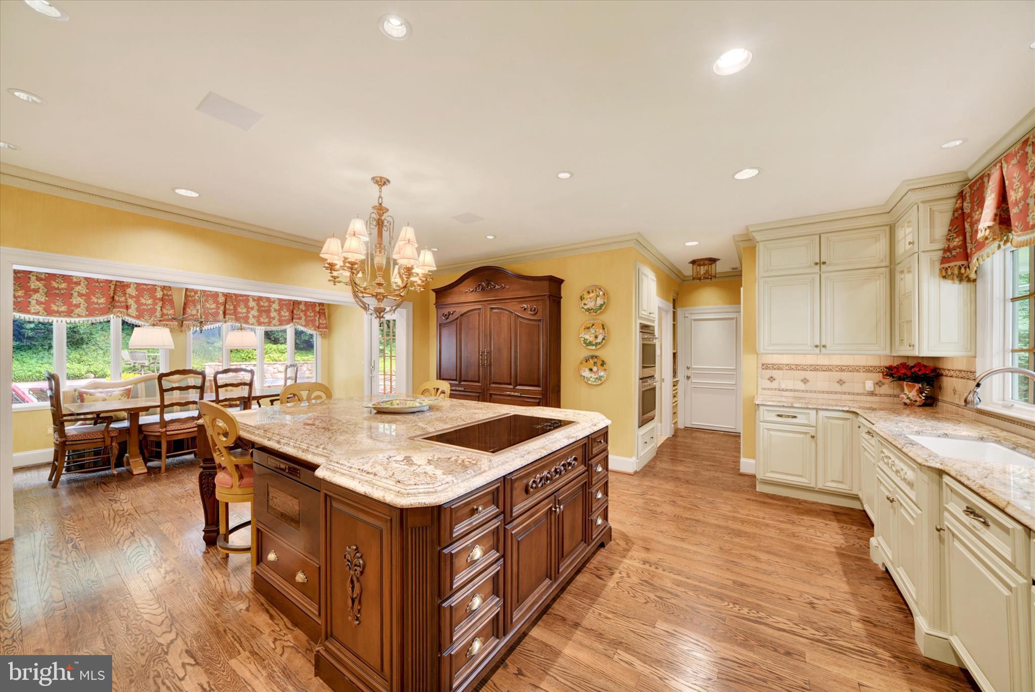 CAVESWOOD - Residential