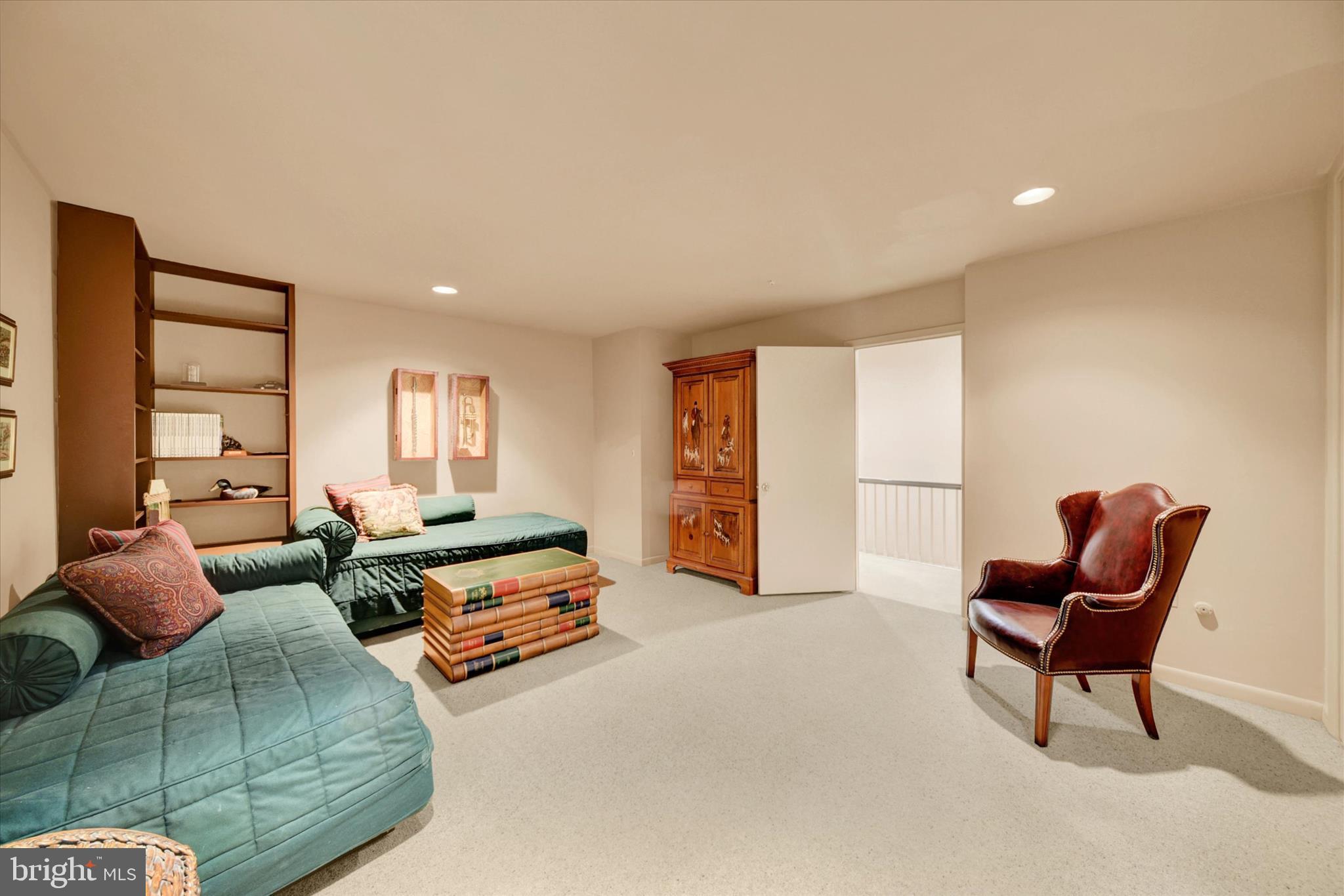 CAVESWOOD - Residential