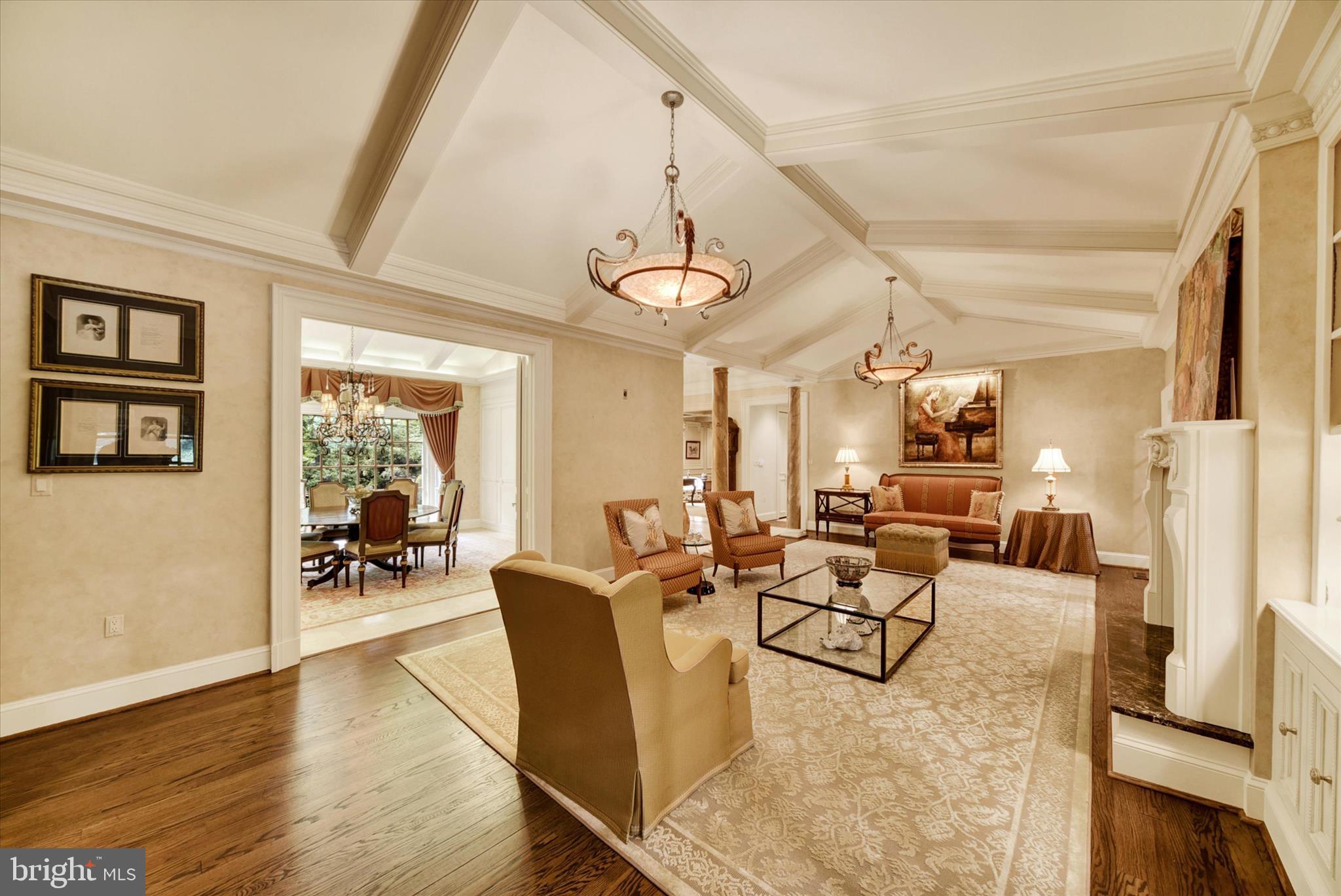 CAVESWOOD - Residential
