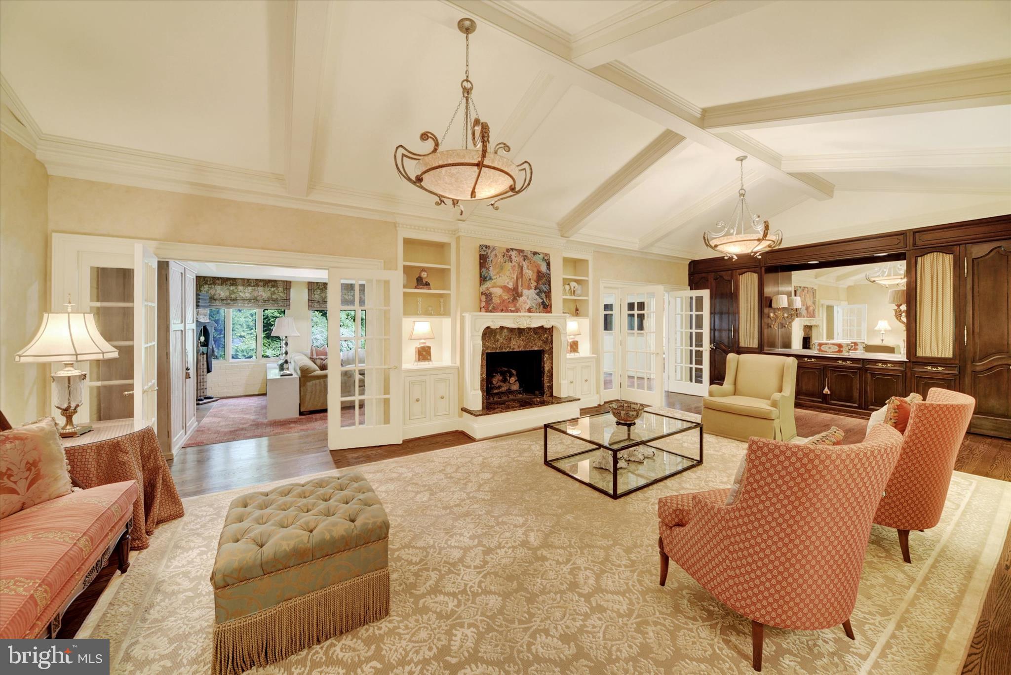 CAVESWOOD - Residential