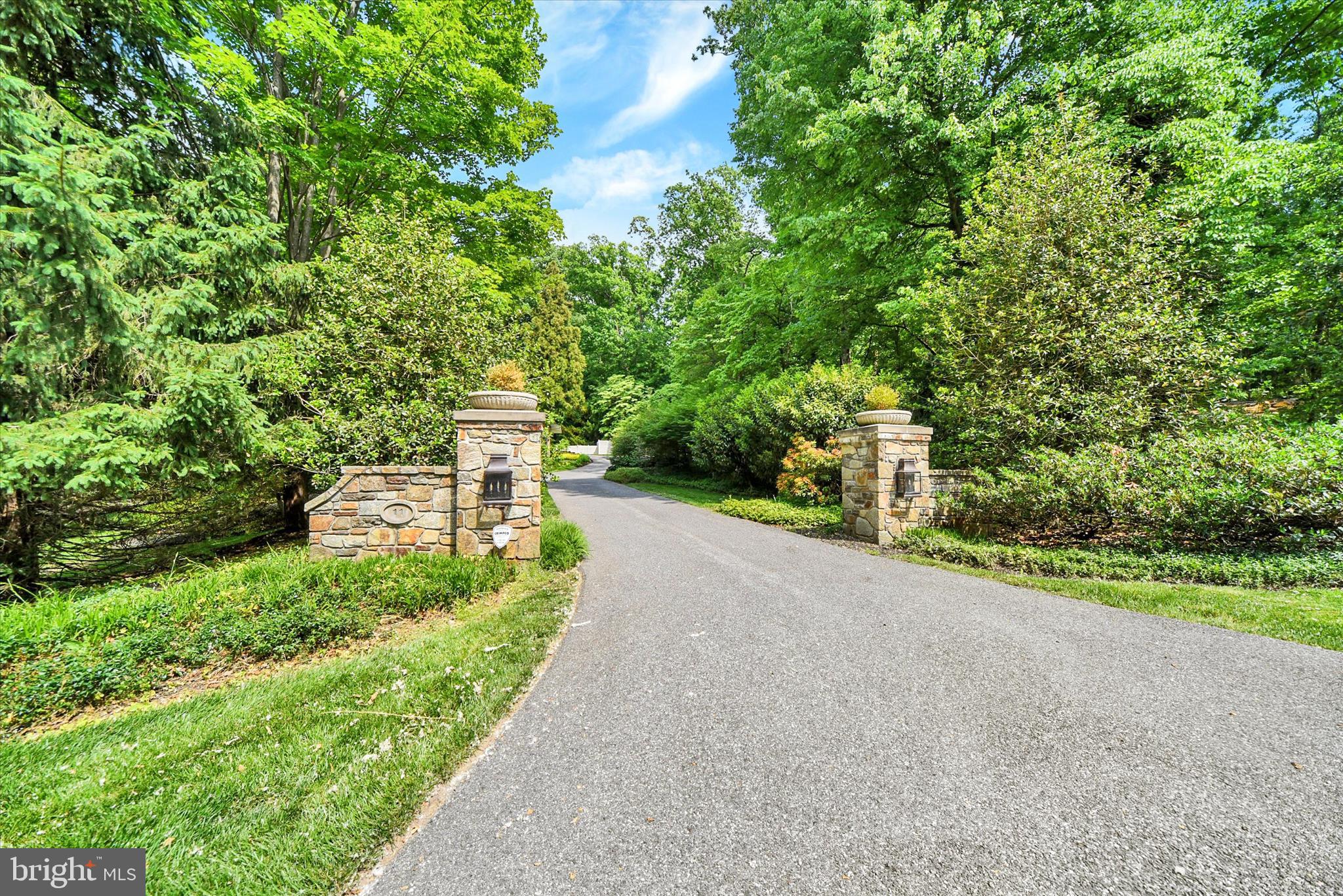 11 CAVESWOOD LANE