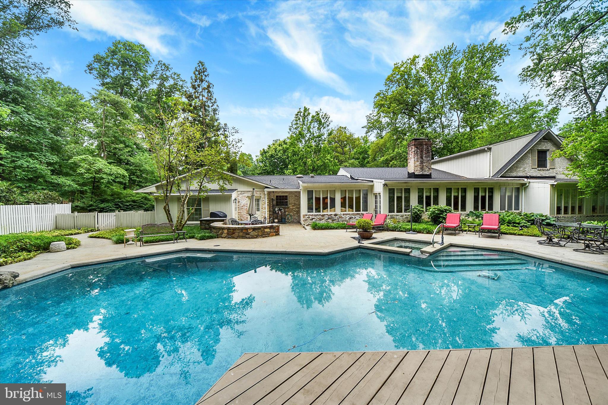 CAVESWOOD - Residential