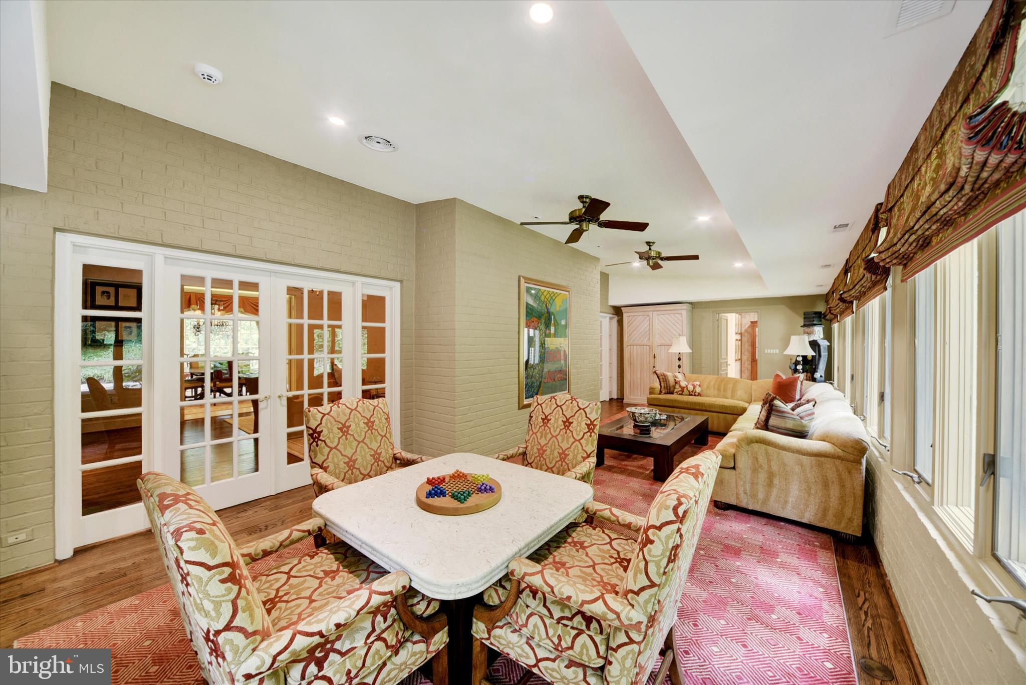 CAVESWOOD - Residential