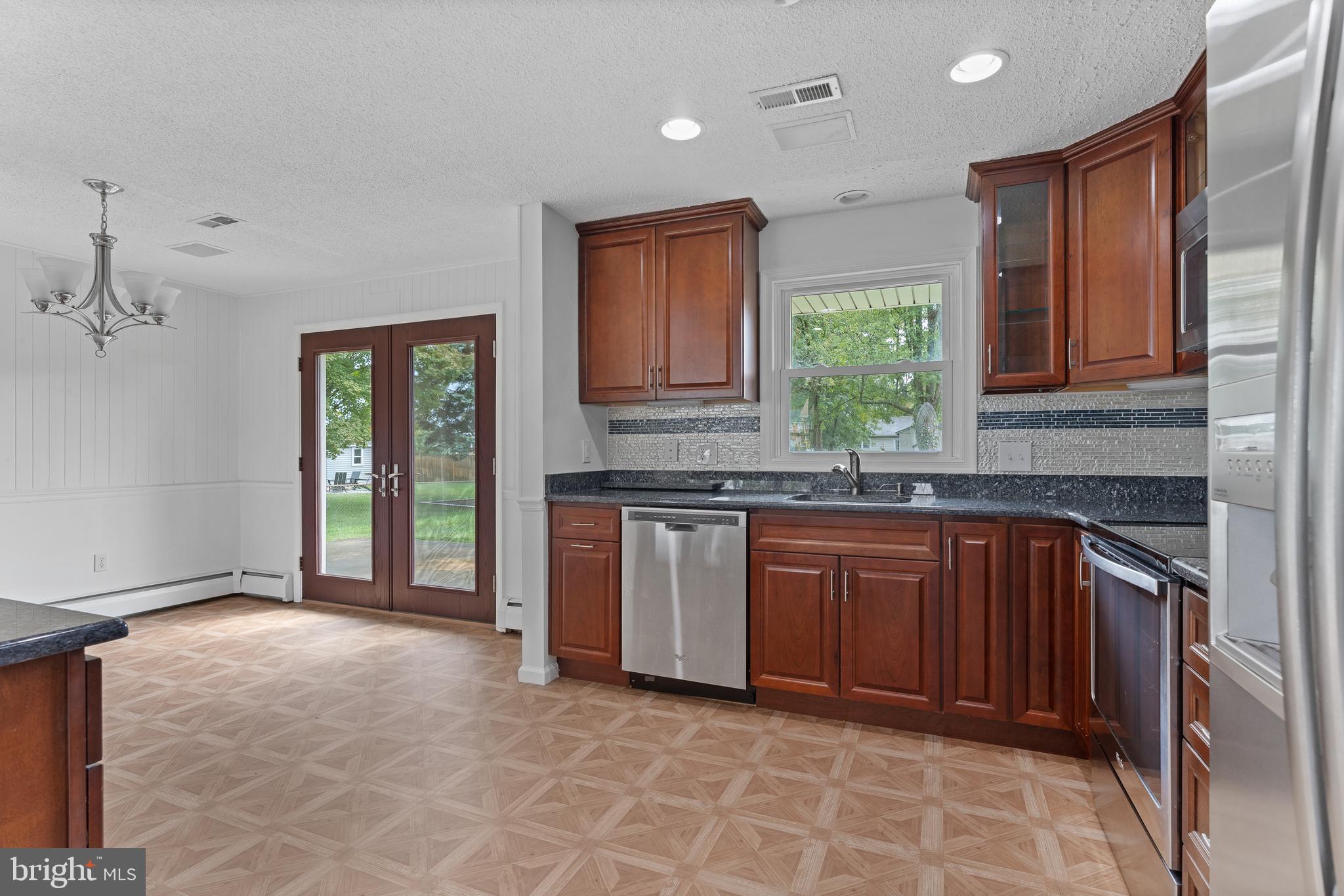 FEATHERSTONE SHORES - Residential