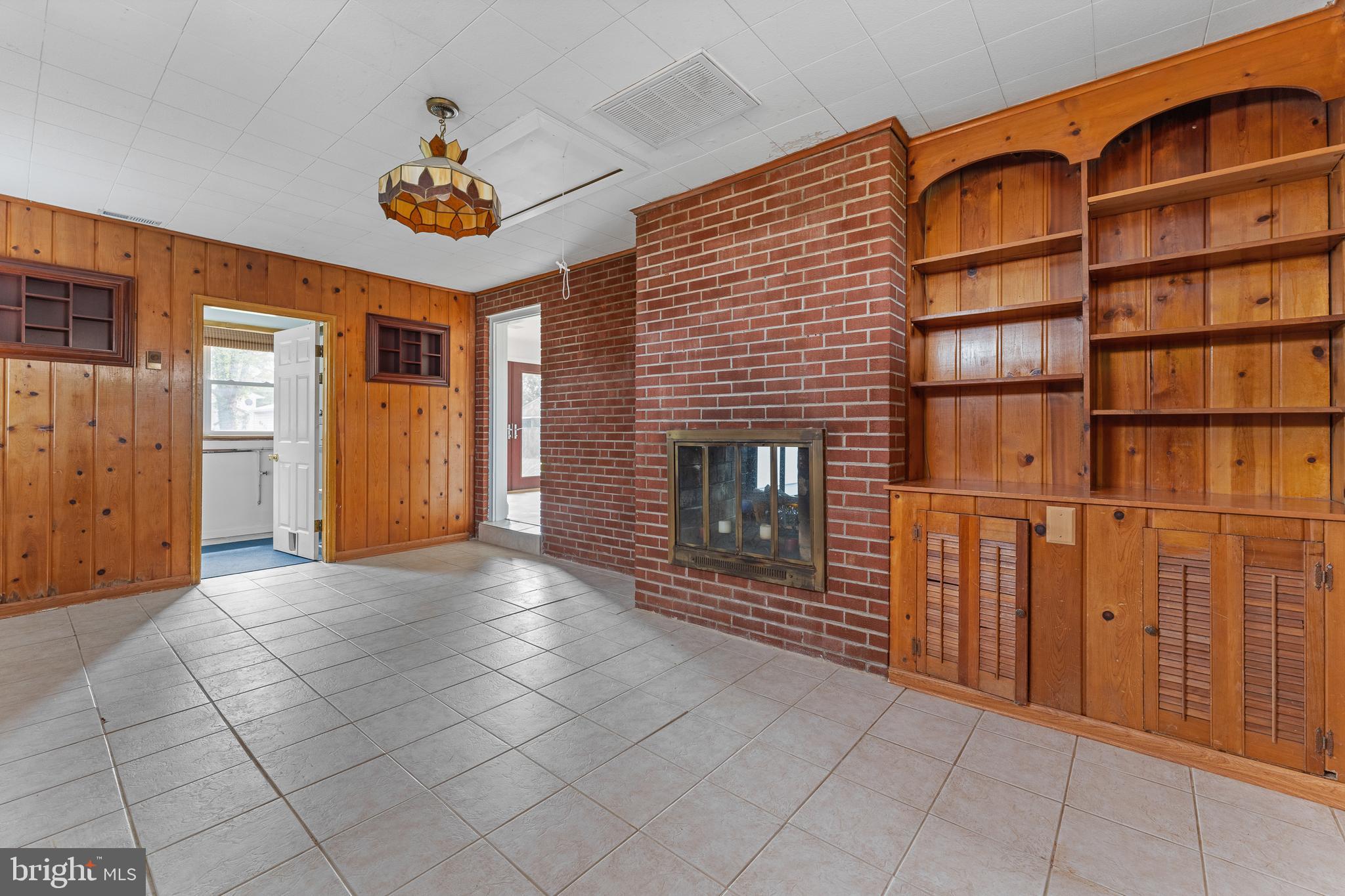 FEATHERSTONE SHORES - Residential