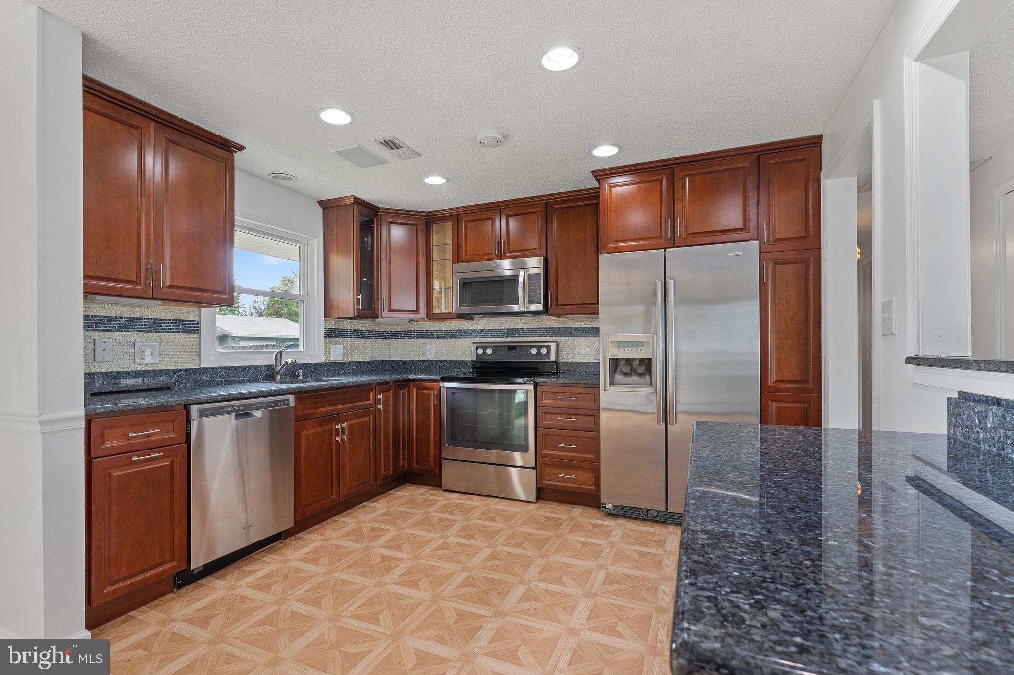 FEATHERSTONE SHORES - Residential