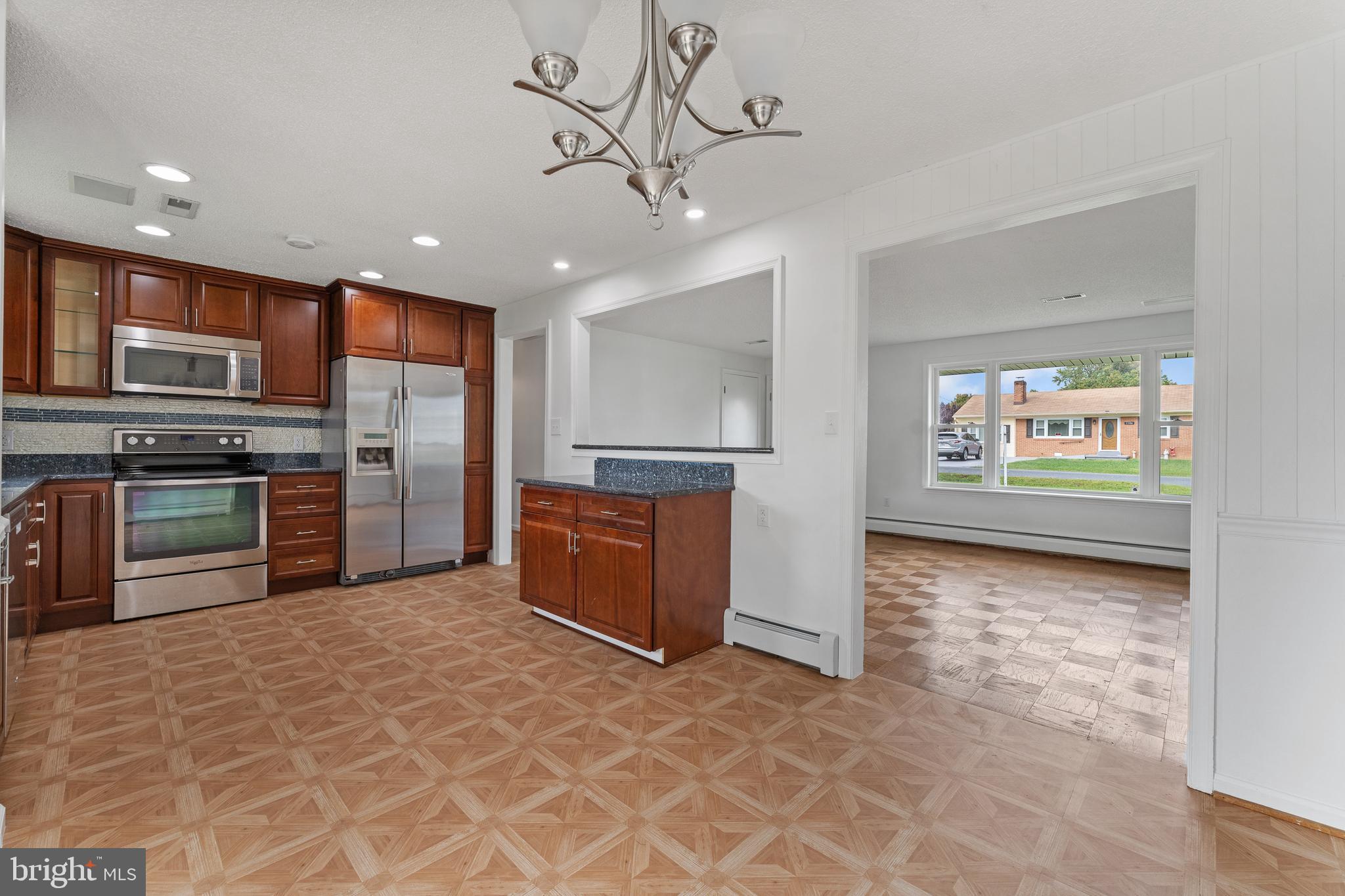 FEATHERSTONE SHORES - Residential