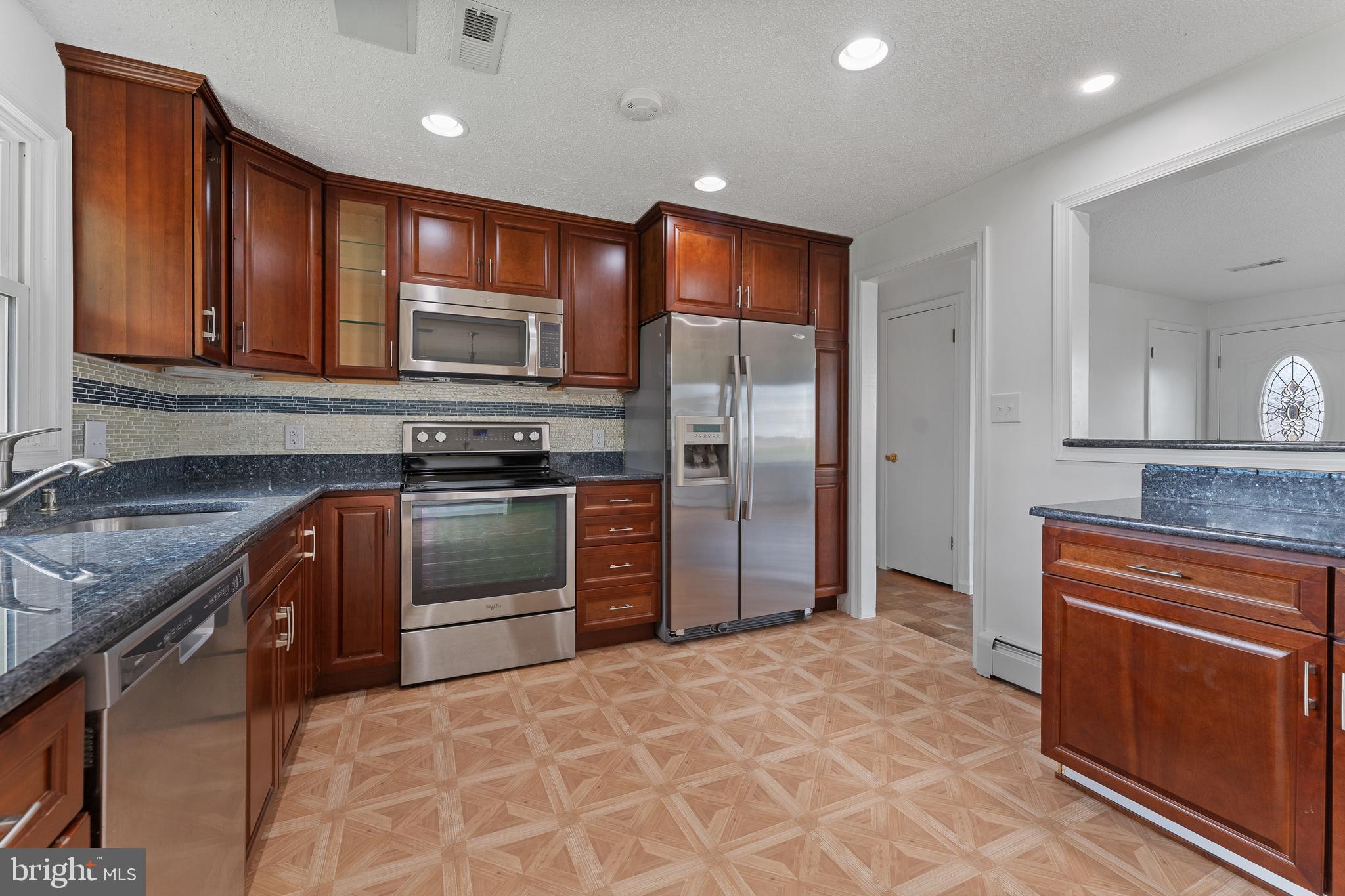 FEATHERSTONE SHORES - Residential