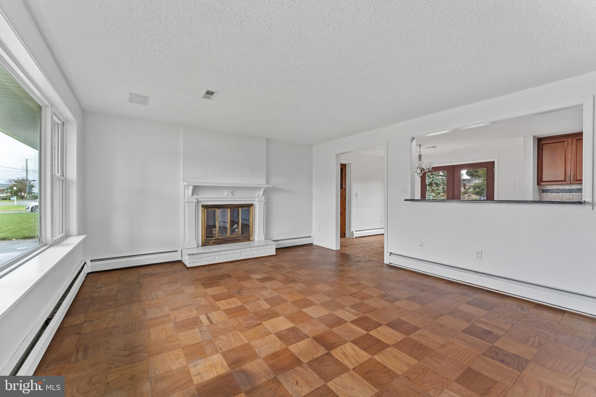 FEATHERSTONE SHORES - Residential