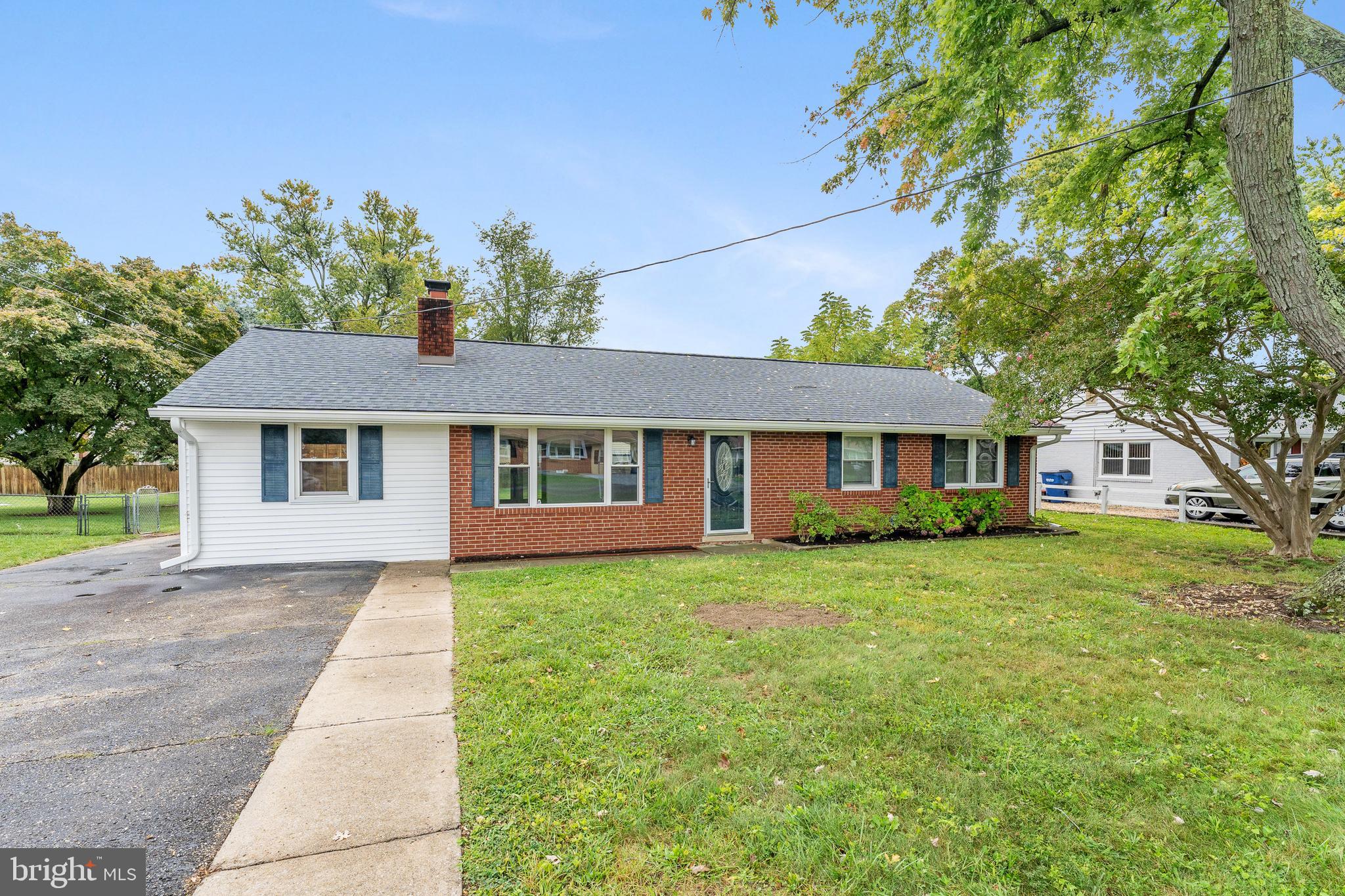 FEATHERSTONE SHORES - Residential