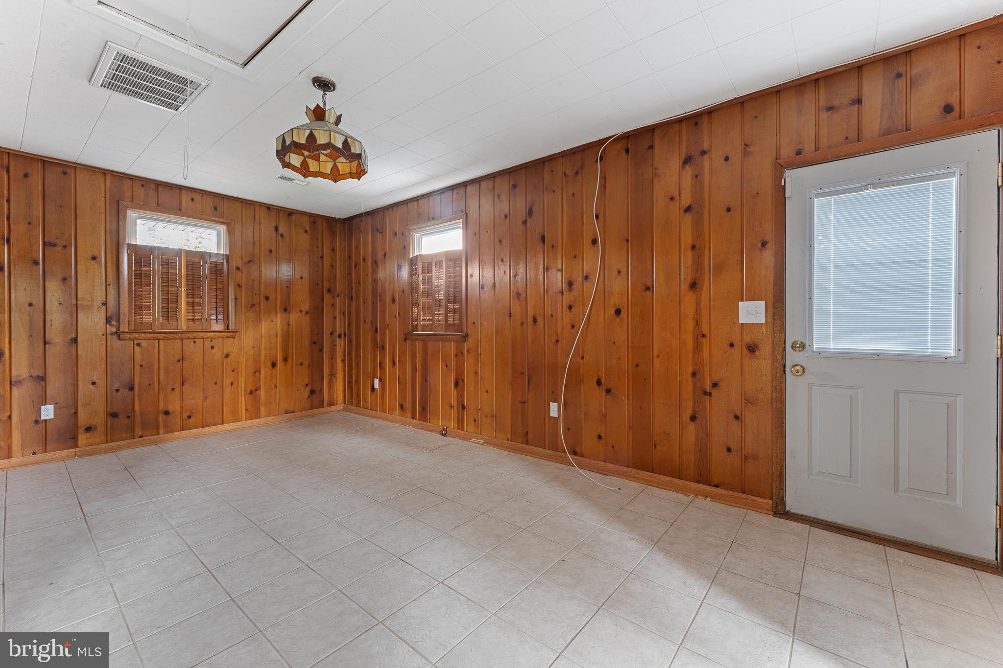 FEATHERSTONE SHORES - Residential