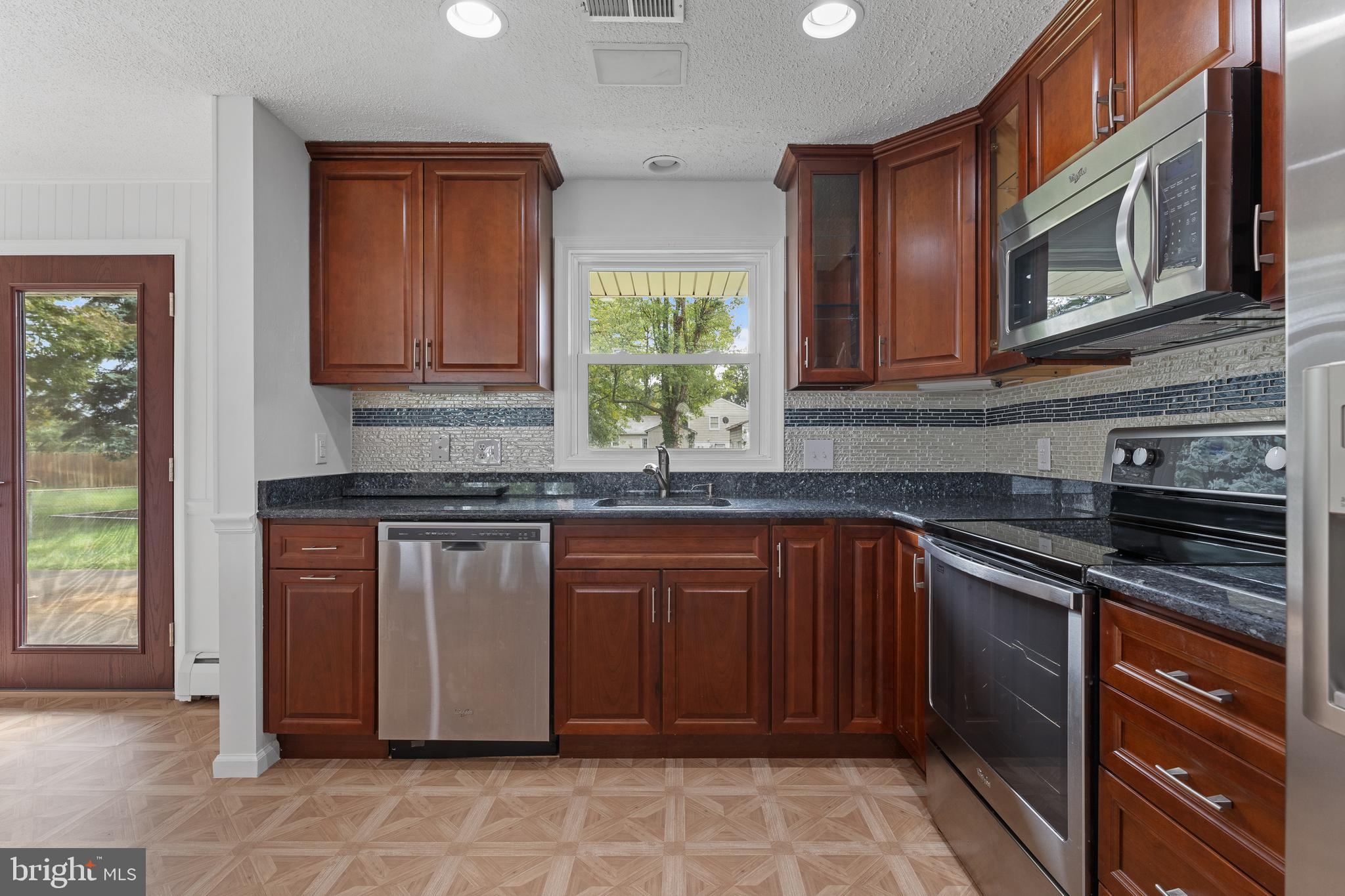 FEATHERSTONE SHORES - Residential