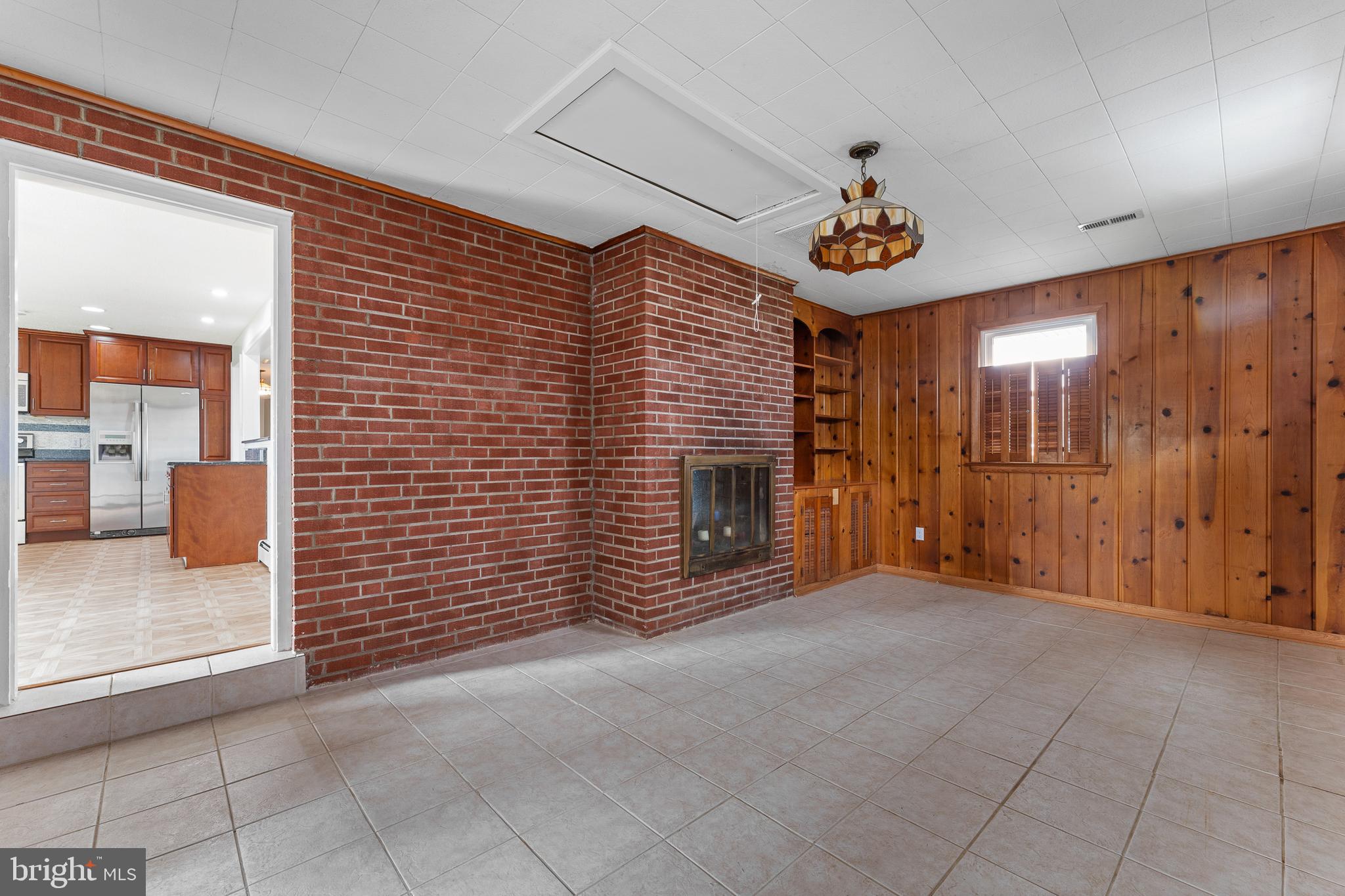 FEATHERSTONE SHORES - Residential