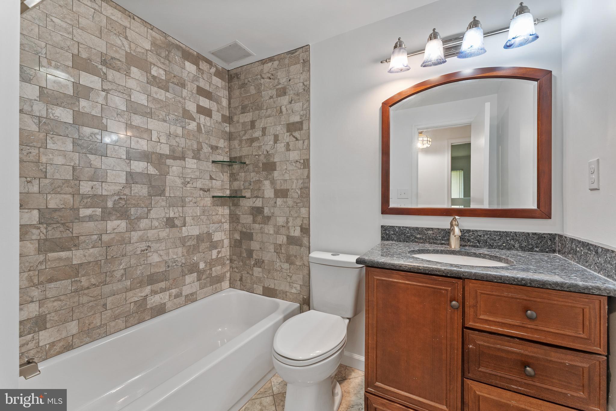 FEATHERSTONE SHORES - Residential