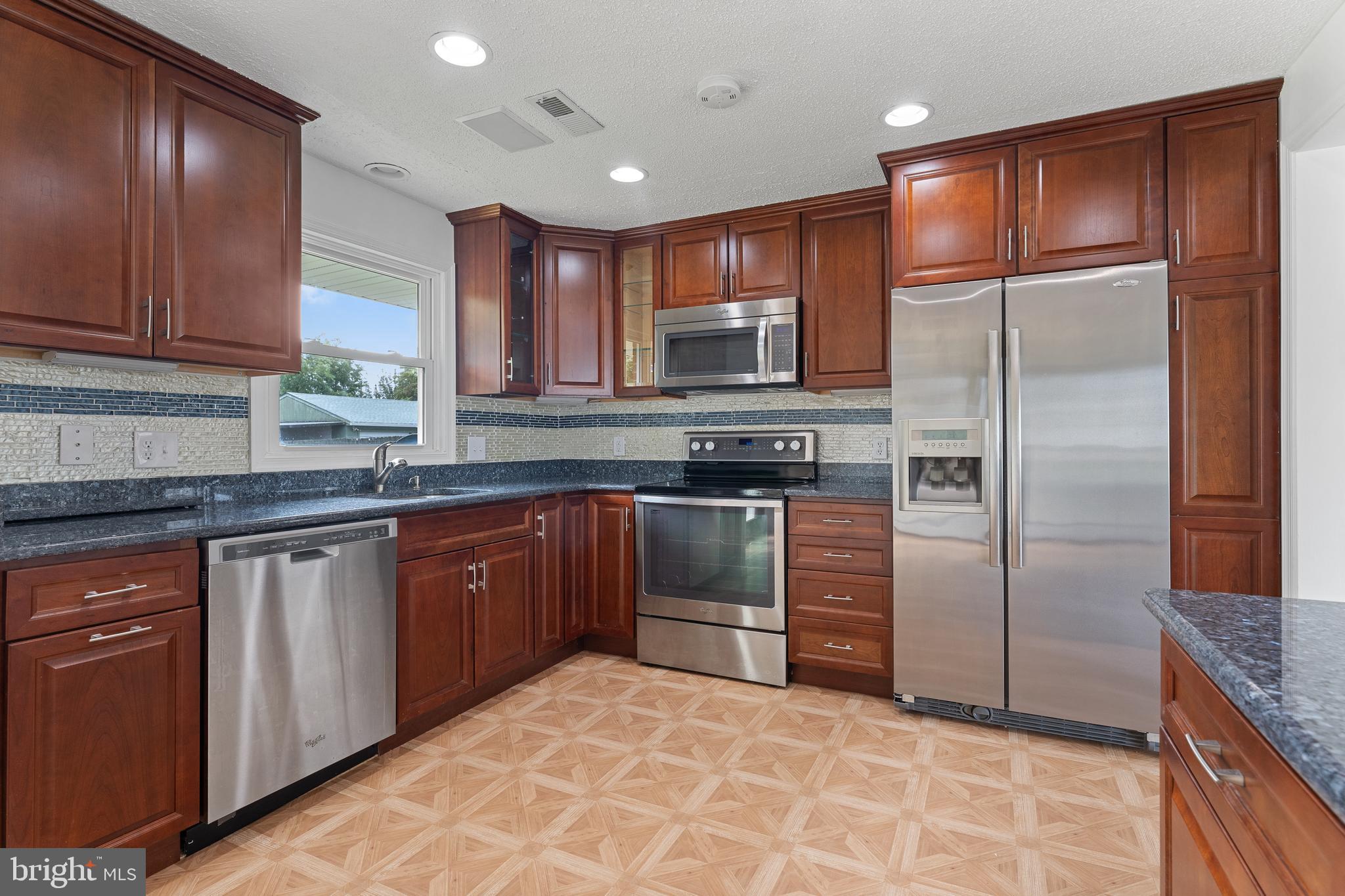 FEATHERSTONE SHORES - Residential