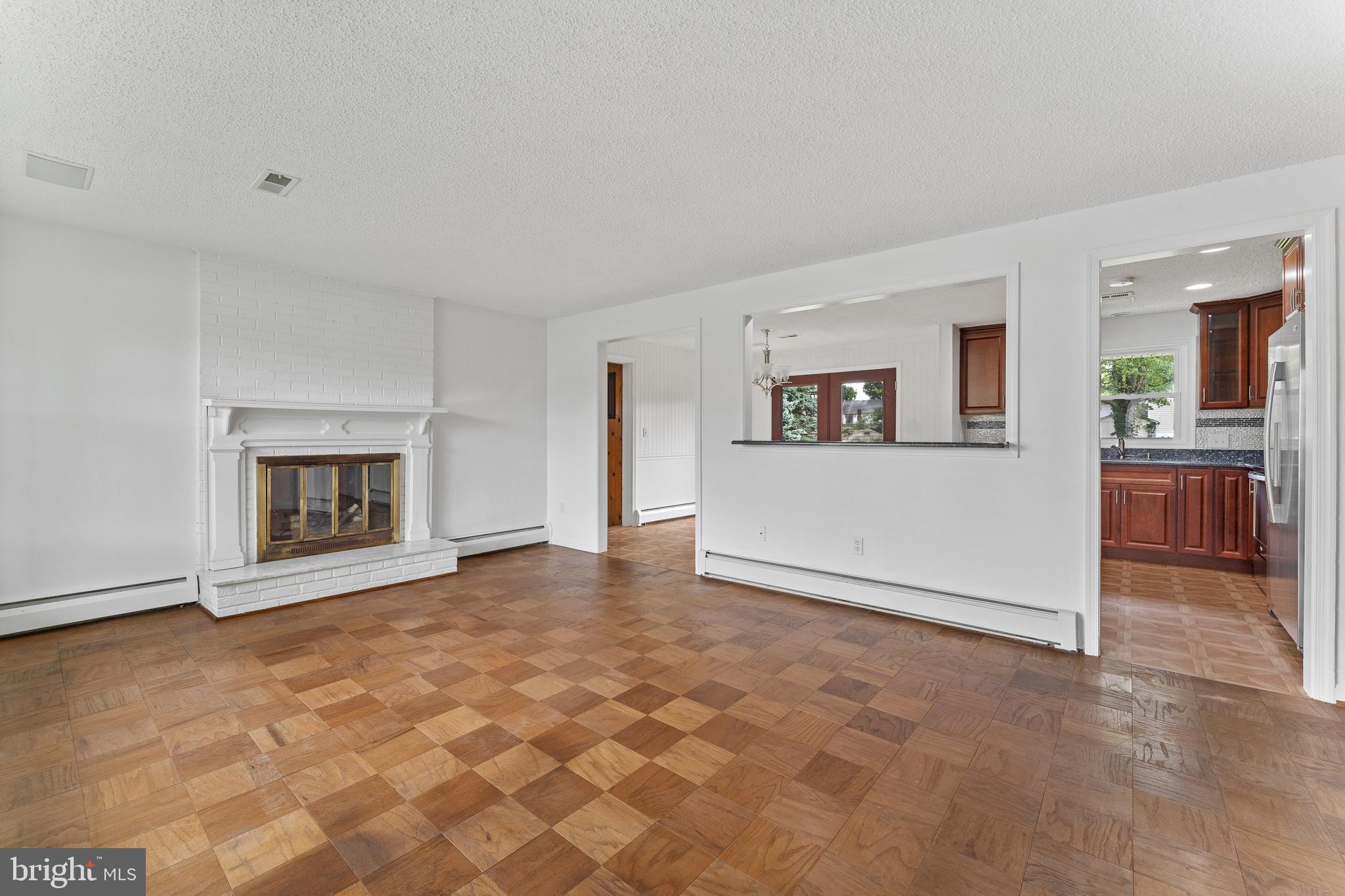 FEATHERSTONE SHORES - Residential