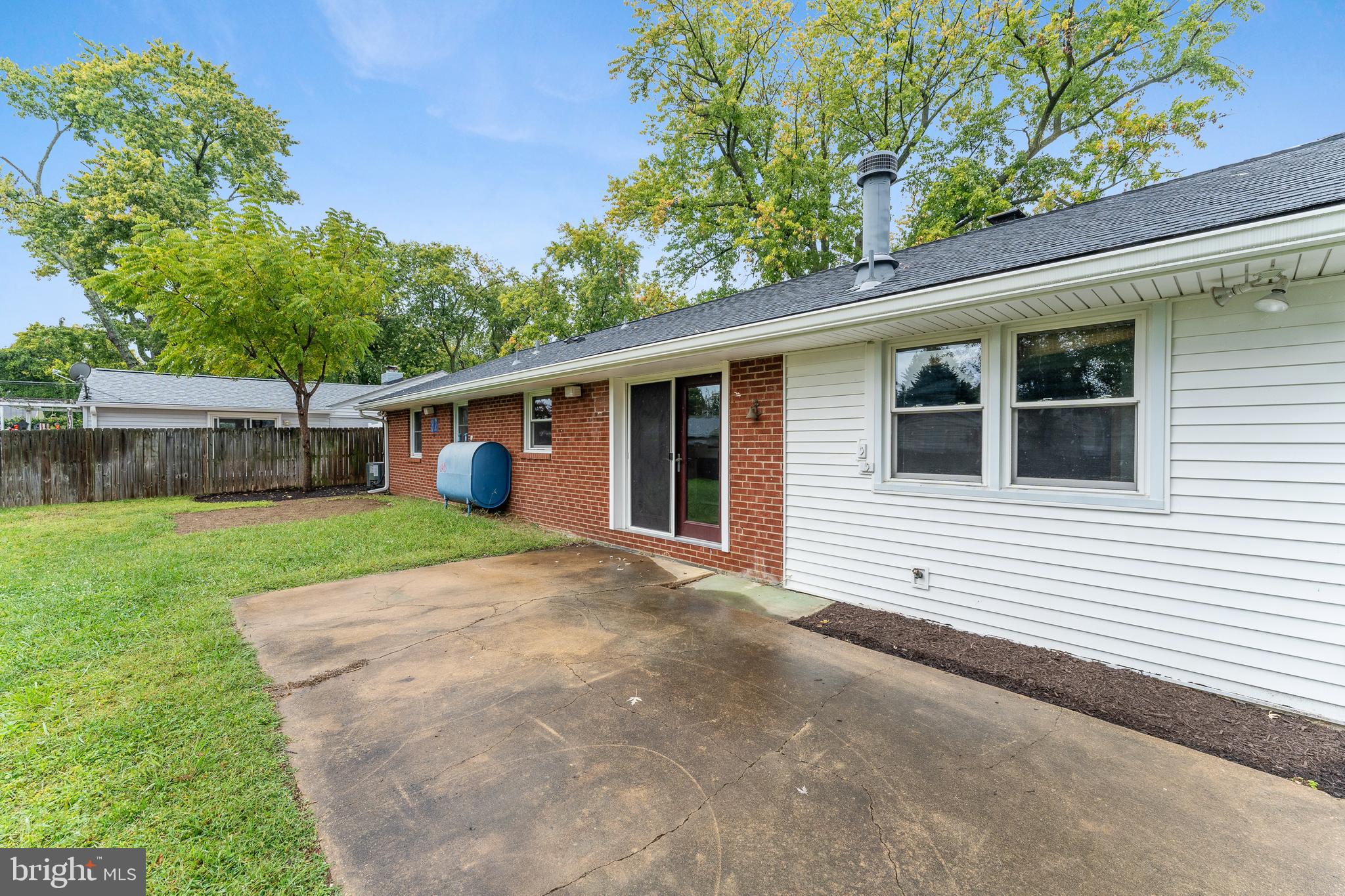 FEATHERSTONE SHORES - Residential