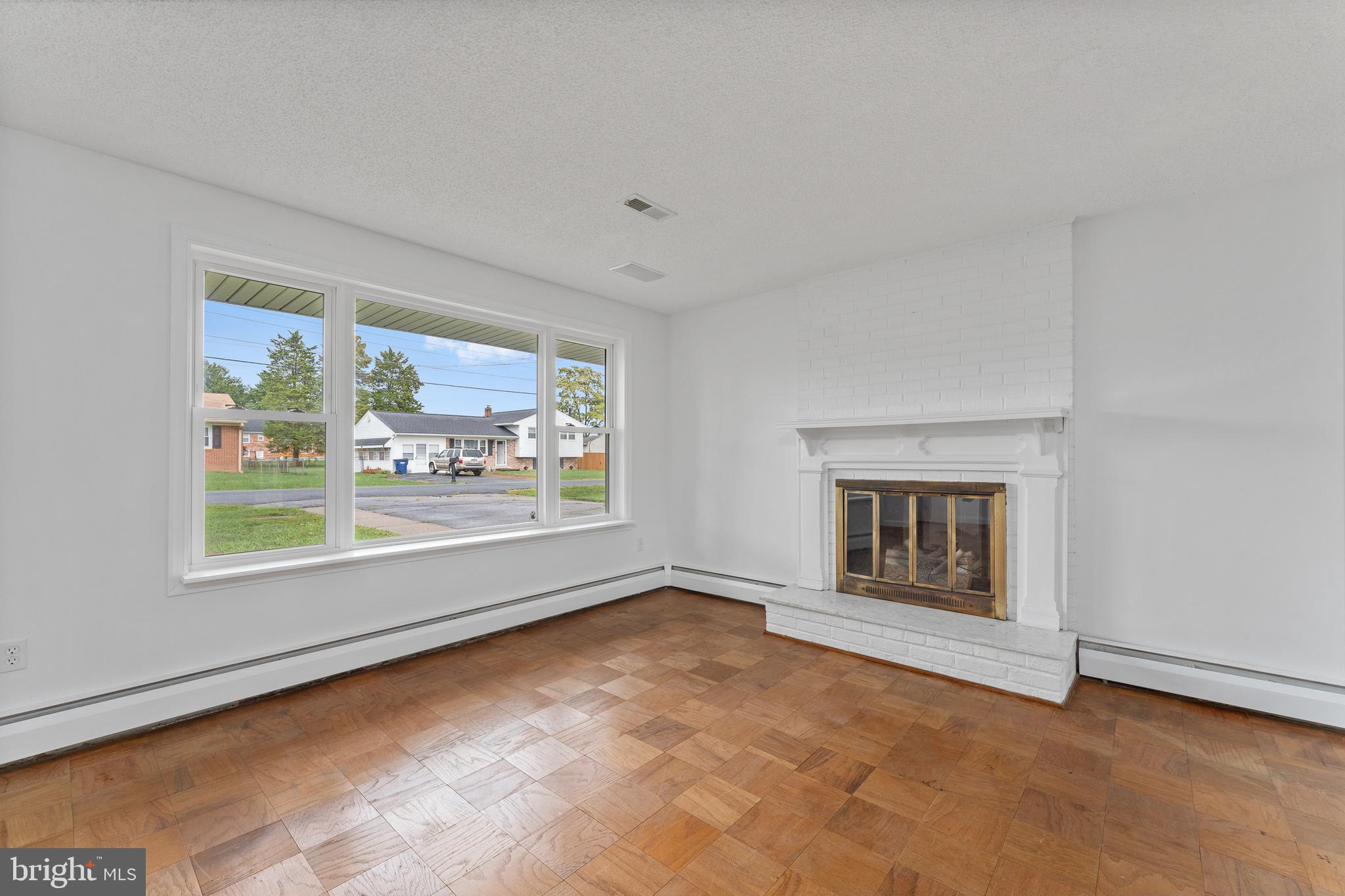 FEATHERSTONE SHORES - Residential