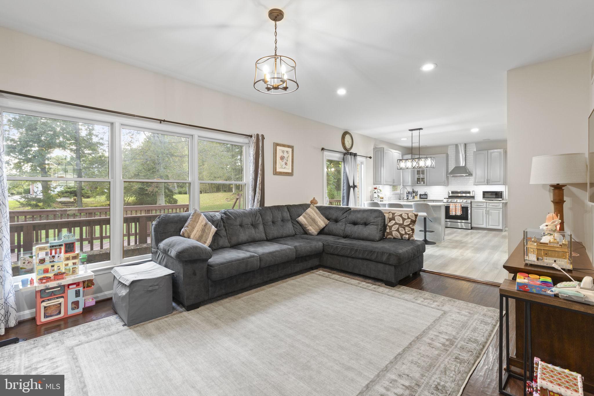 712 CEDARDAY DRIVE