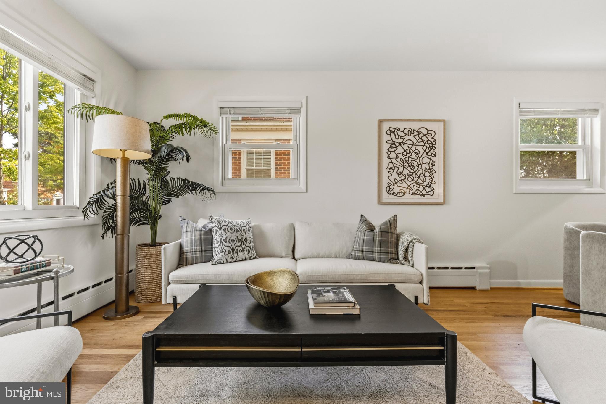 11 E MYRTLE STREET 1/2